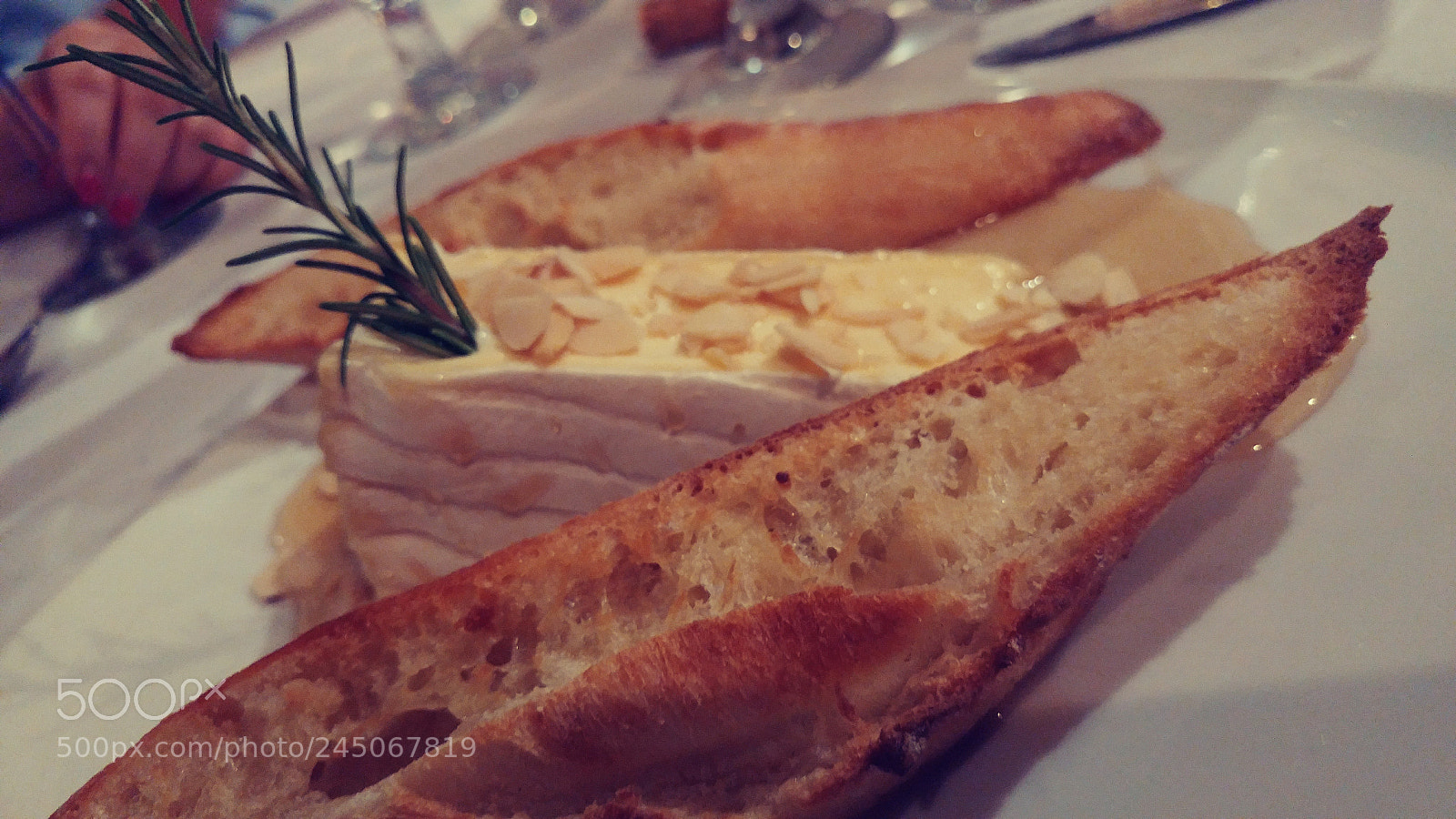 LG G5 sample photo. Brie cheese and rosemary photography