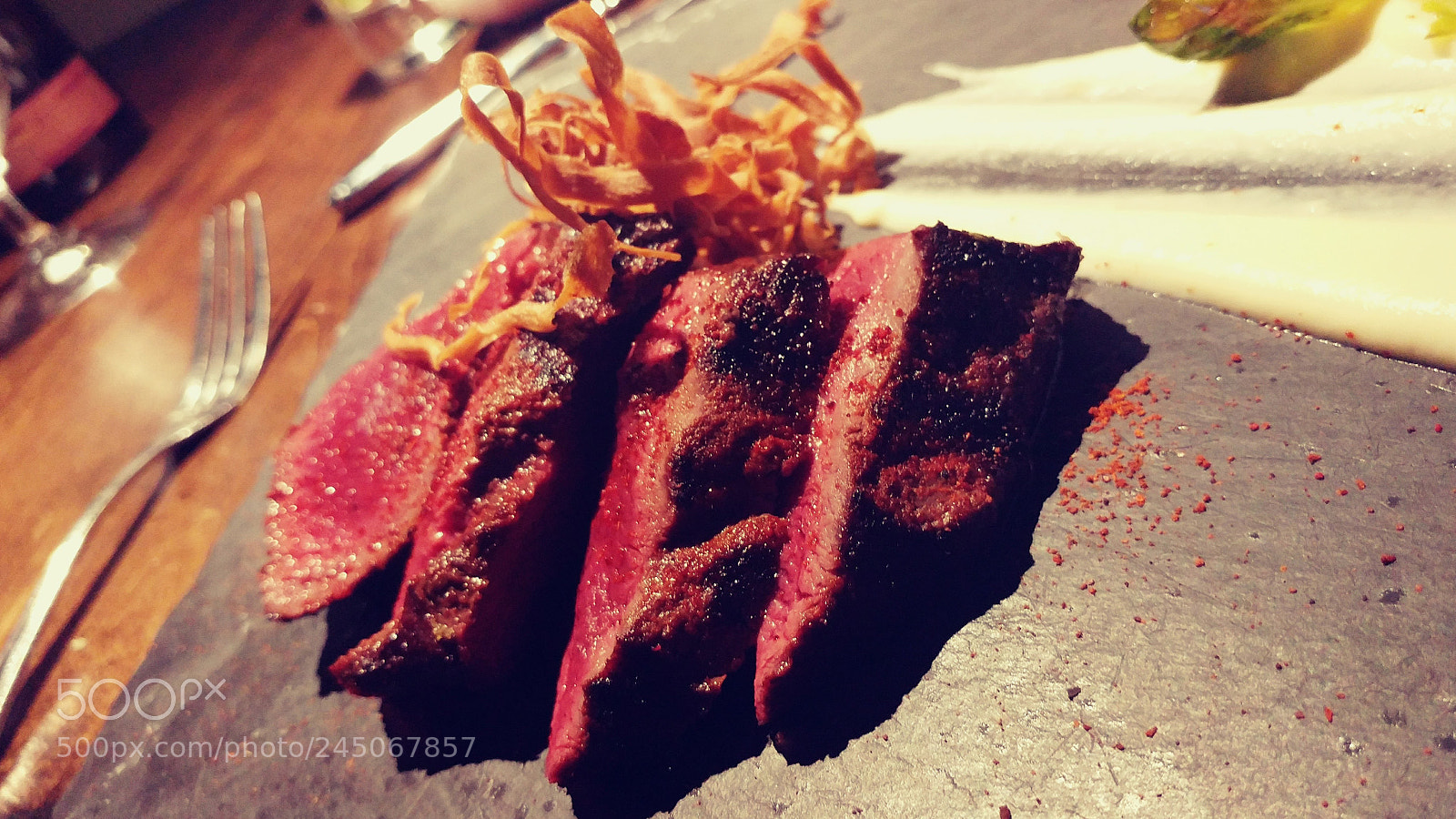 LG G5 sample photo. Steak served rare photography