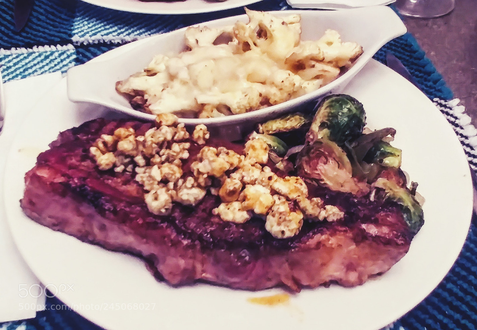 LG G5 sample photo. Steak and cauliflower photography