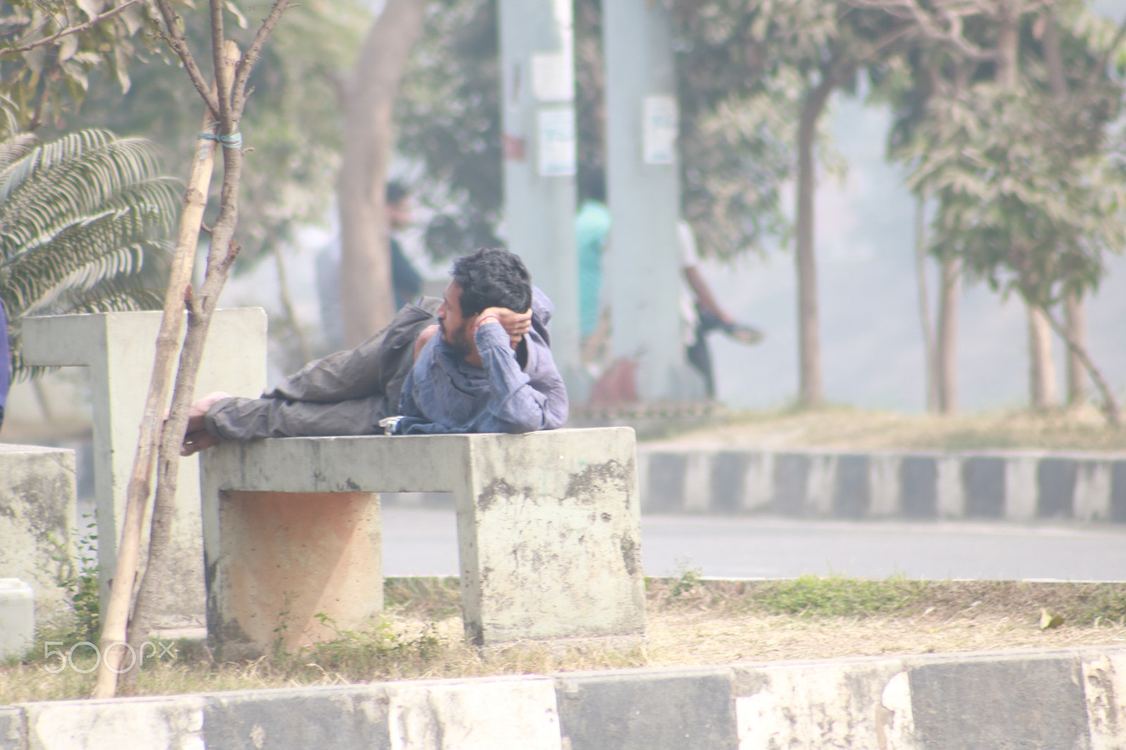 Canon EOS 750D (EOS Rebel T6i / EOS Kiss X8i) + EF75-300mm f/4-5.6 sample photo. Street beggar photography