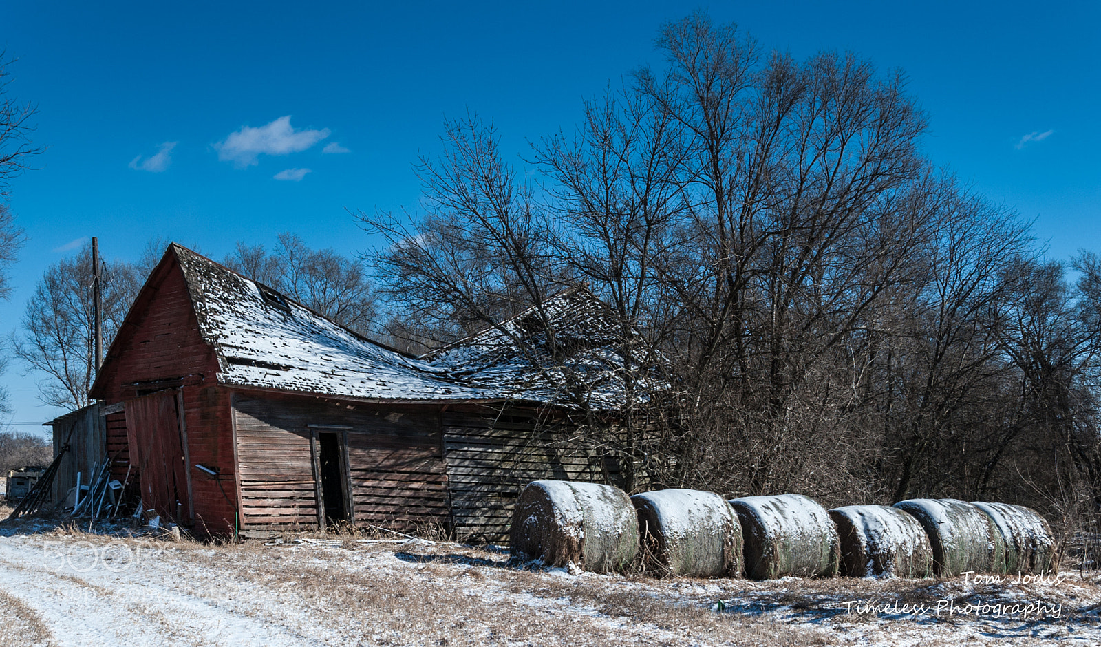 Nikon D700 sample photo. Barn & bales photography