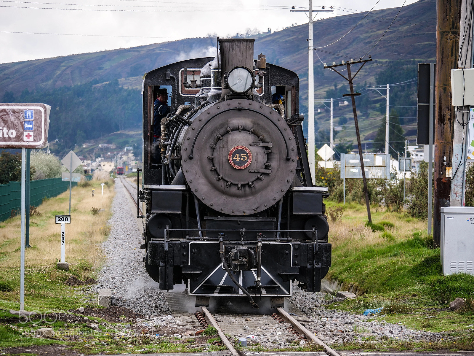 Panasonic Lumix DC-GH5 sample photo. Steam engine in ecuador photography