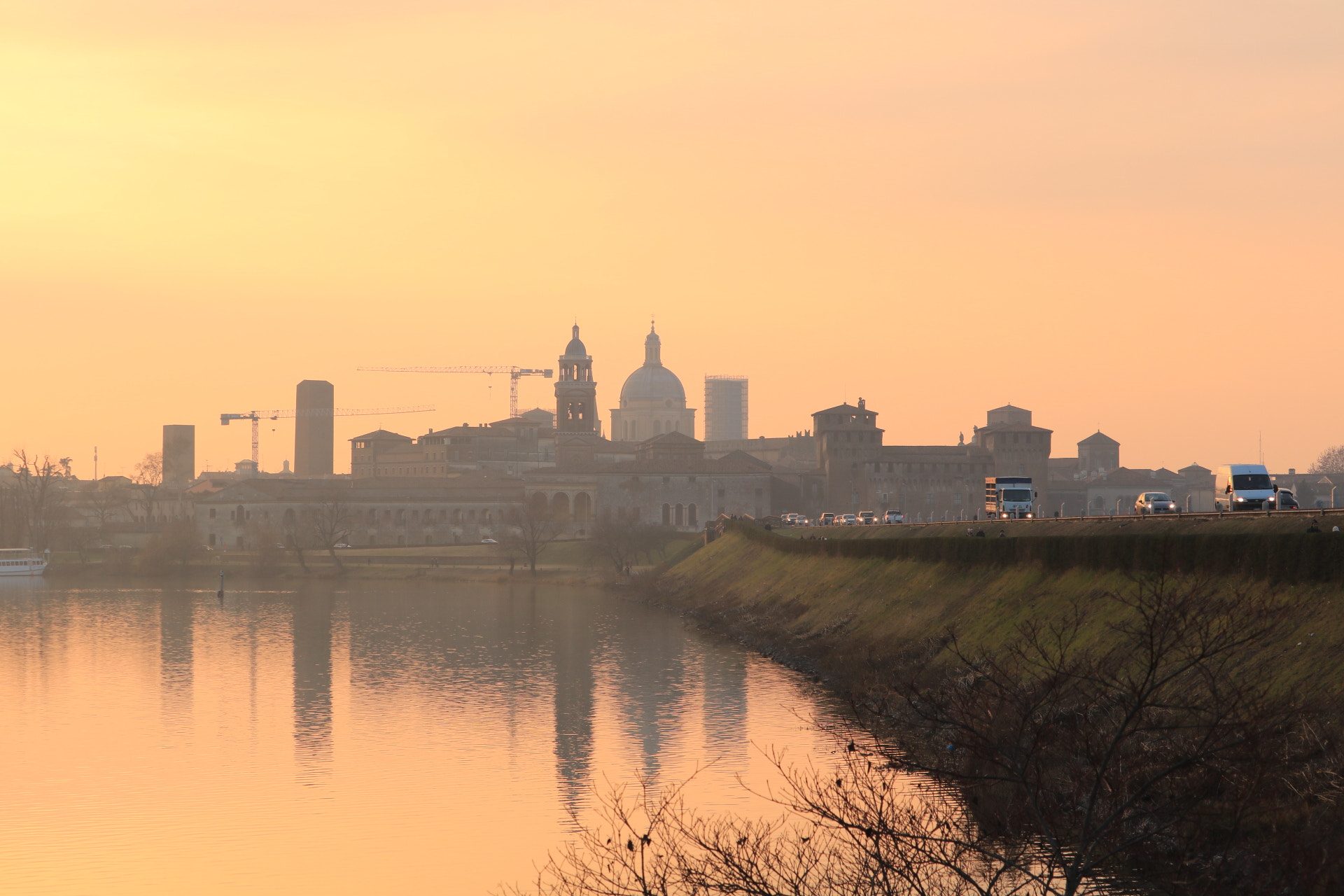 Canon EF-S 55-250mm F4-5.6 IS STM sample photo. Mantova skyline photography