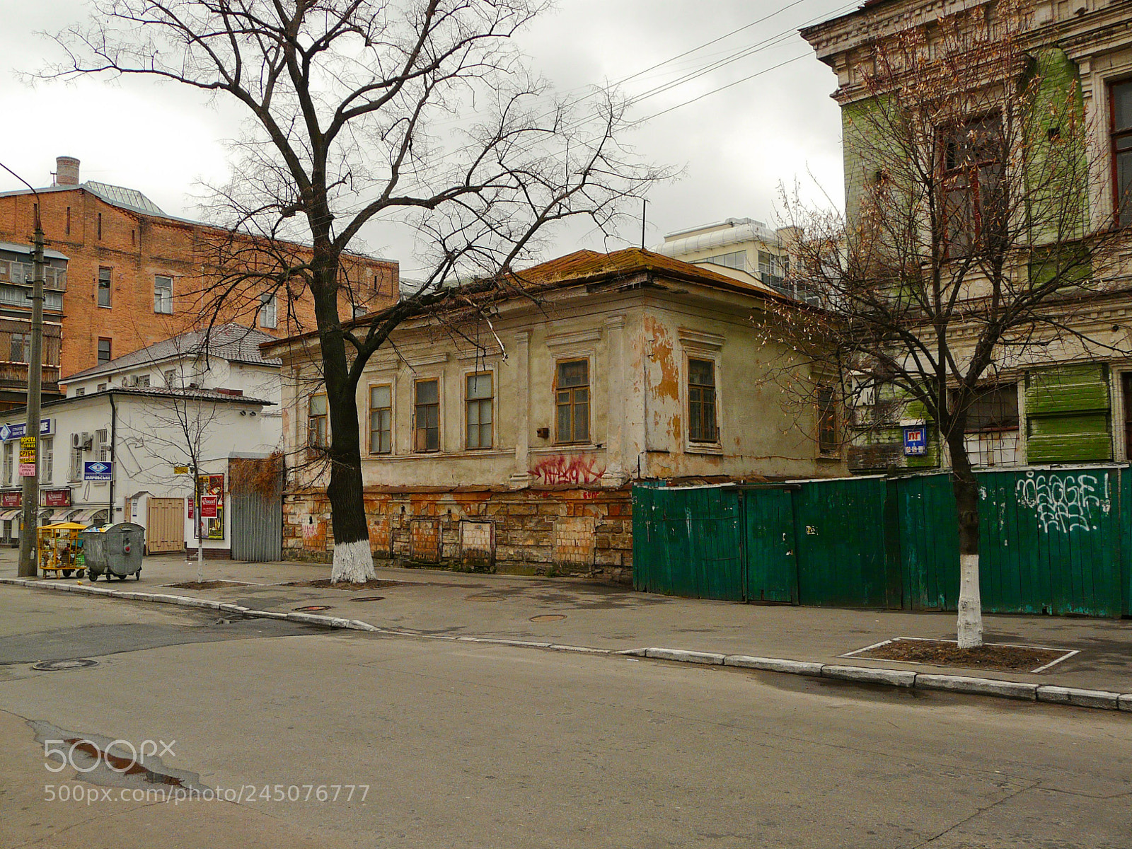 Panasonic DMC-FZ18 sample photo. Old building photography