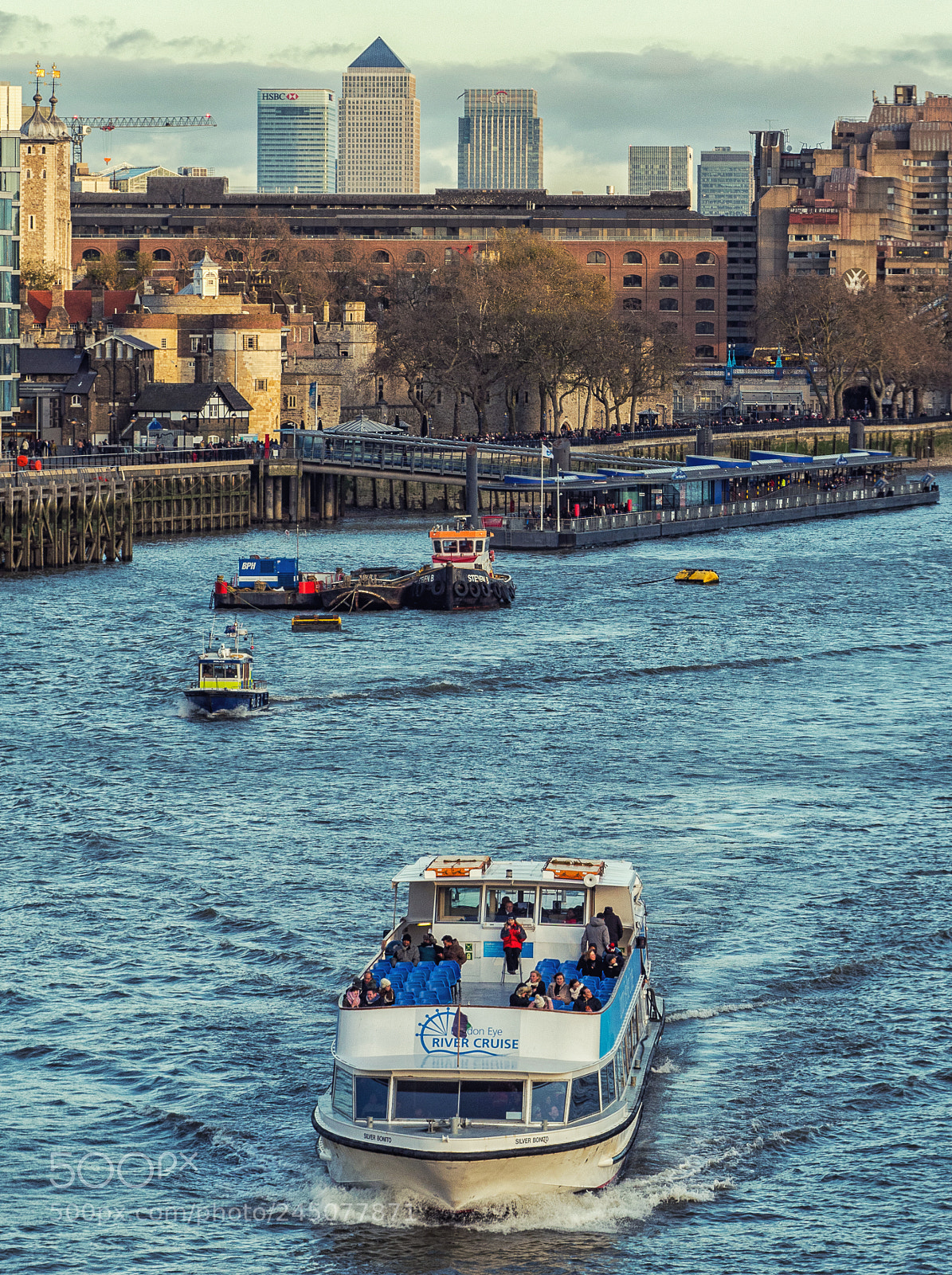 Panasonic Lumix DMC-GX8 sample photo. River thames traffic panasonic photography