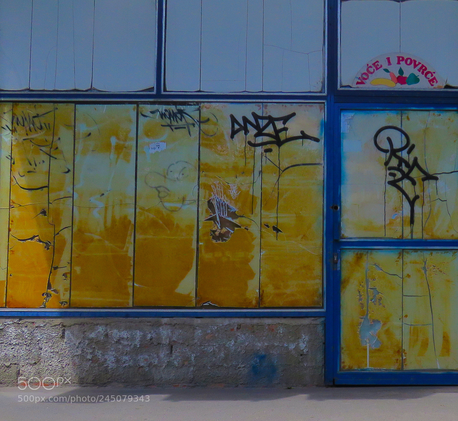 Canon PowerShot SX60 HS sample photo. Abandoned fruit shop photography
