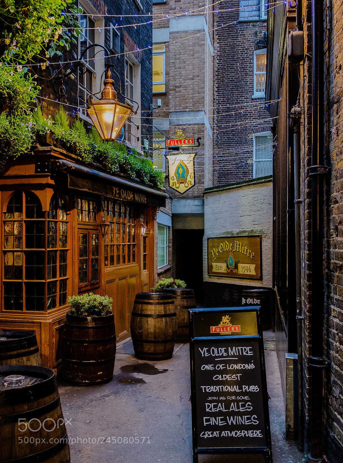 Fujifilm X100F sample photo. Ye olde mitre pub photography