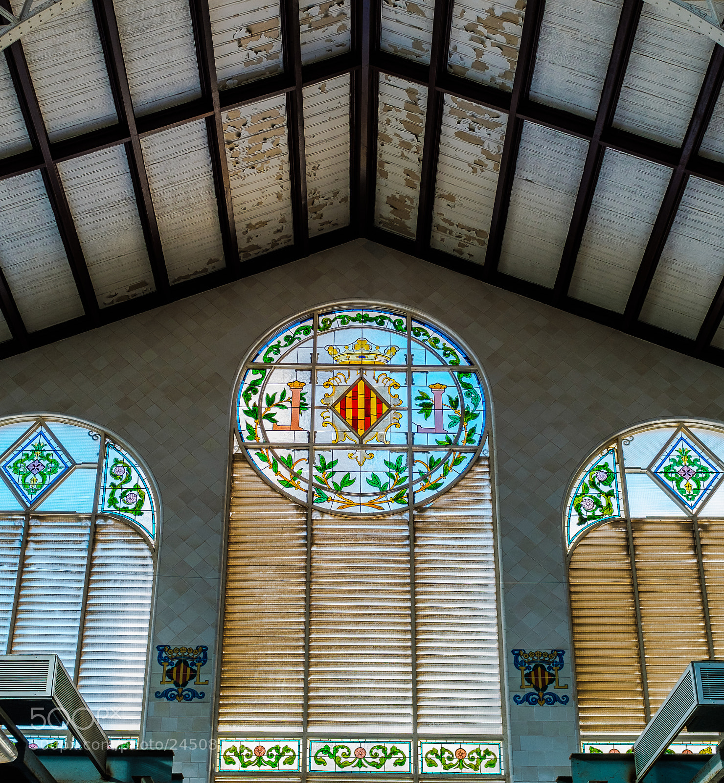 Fujifilm X100F sample photo. Windows the mercado central photography