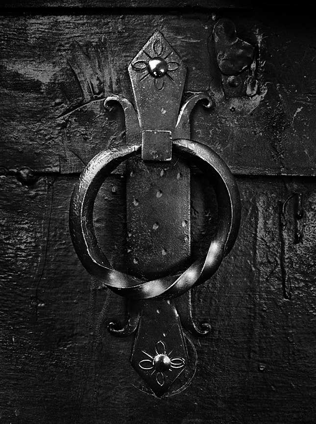 Canon PowerShot A3300 IS sample photo. Llamador de la puerta negro (black door knocker) / querÉtaro / photography