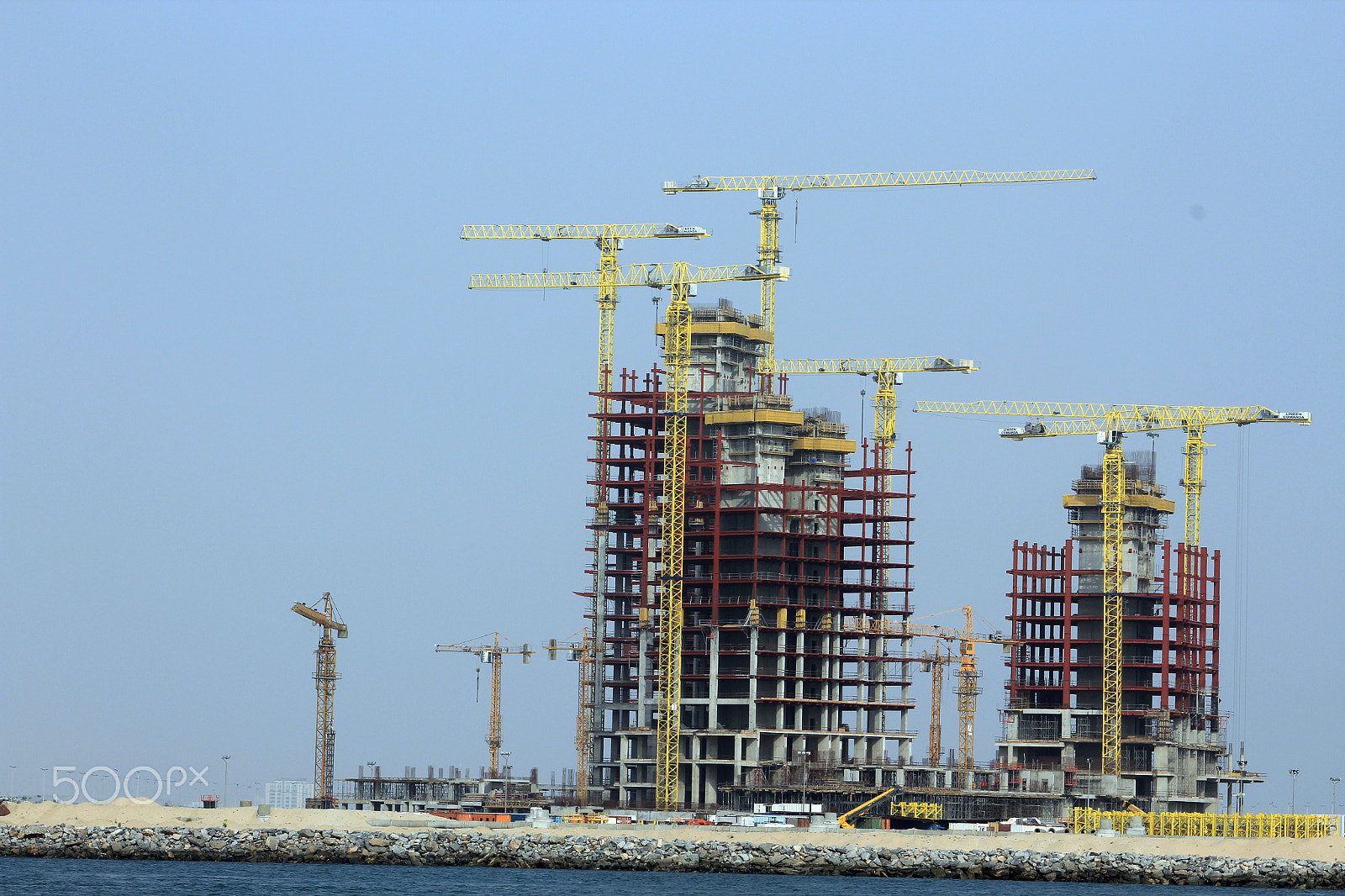Canon EOS 1300D (EOS Rebel T6 / EOS Kiss X80) + EF75-300mm f/4-5.6 sample photo. Sky scrapper under construction photography