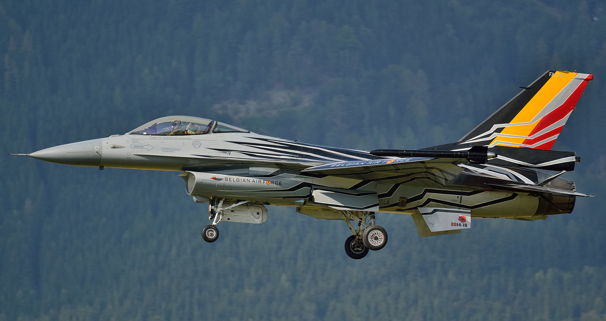 Nikon D7000 + Sigma APO 100-300mm F4 EX IF HSM sample photo. Belgian airforce  f-16 fighting falcon photography