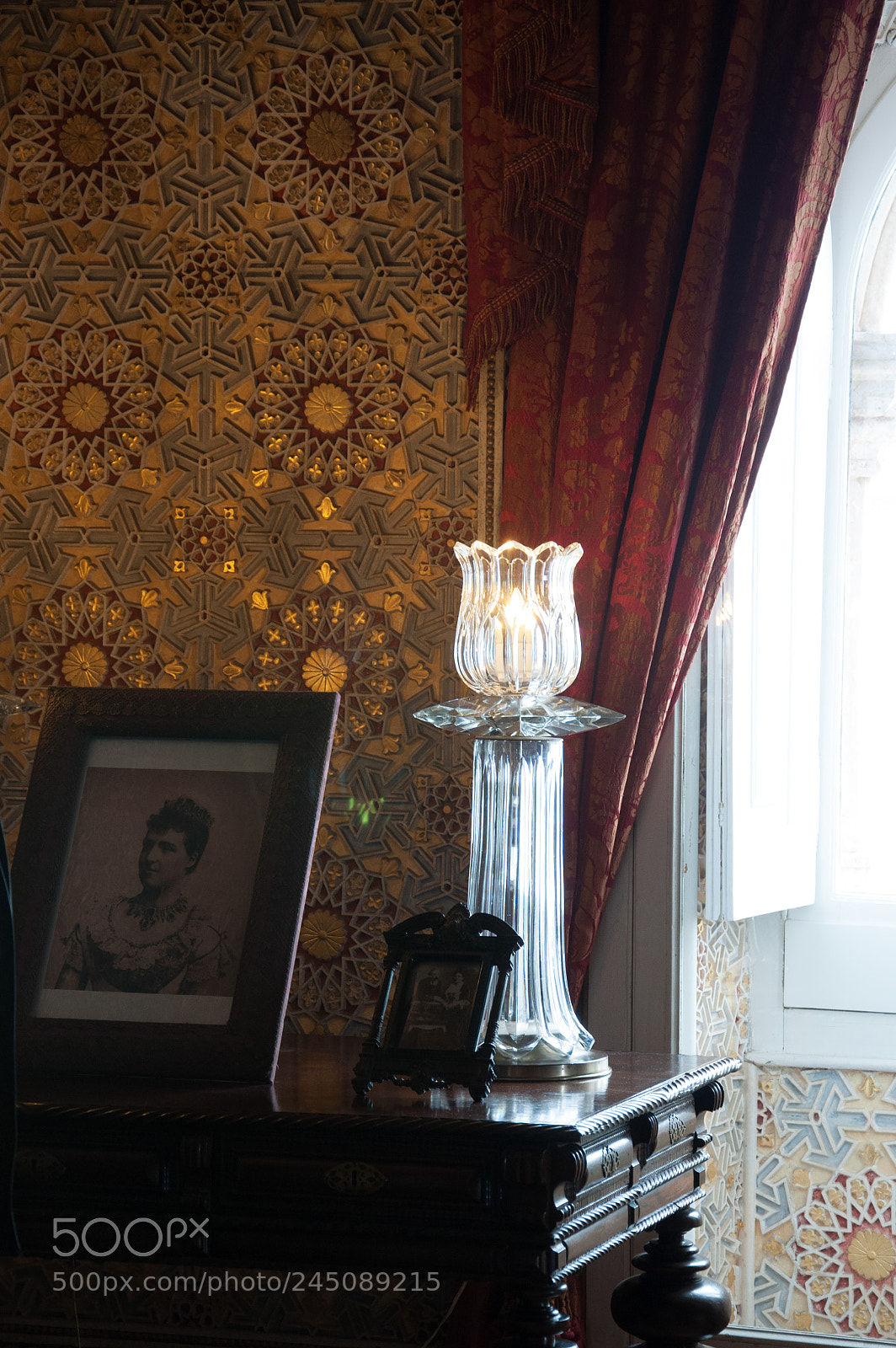 Nikon D5000 sample photo. Elegant lamp photography