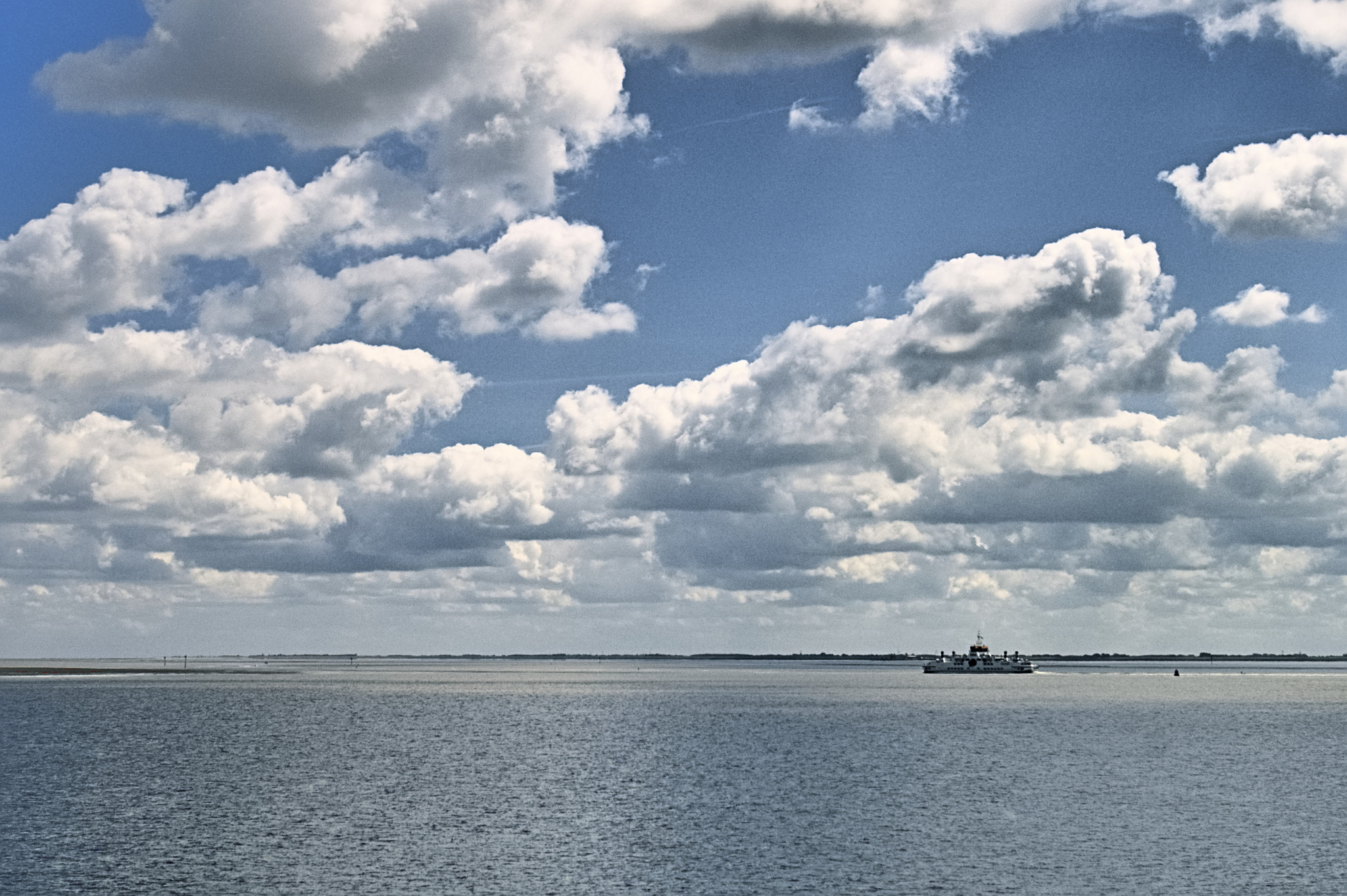 KONICA MINOLTA DYNAX 7D sample photo. Skyscape over the waddenzee photography