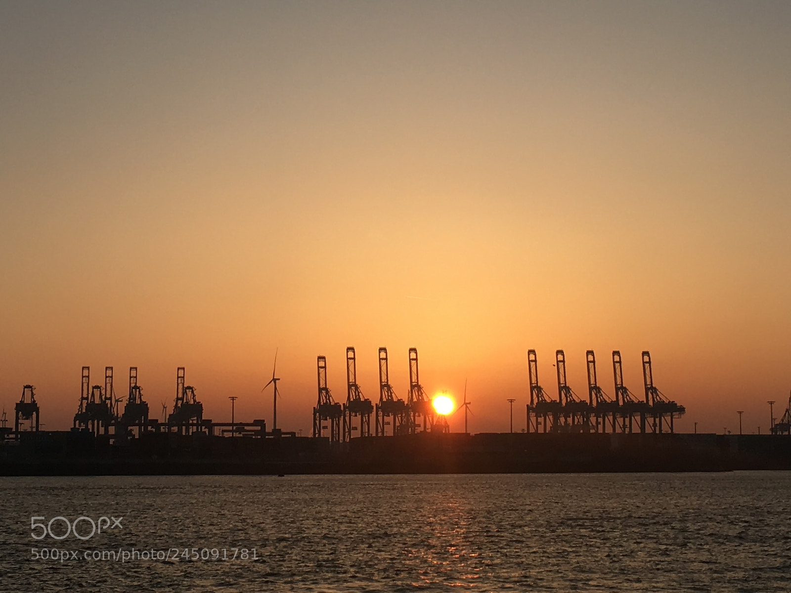 Apple iPhone SE sample photo. Hamburg hafen photography