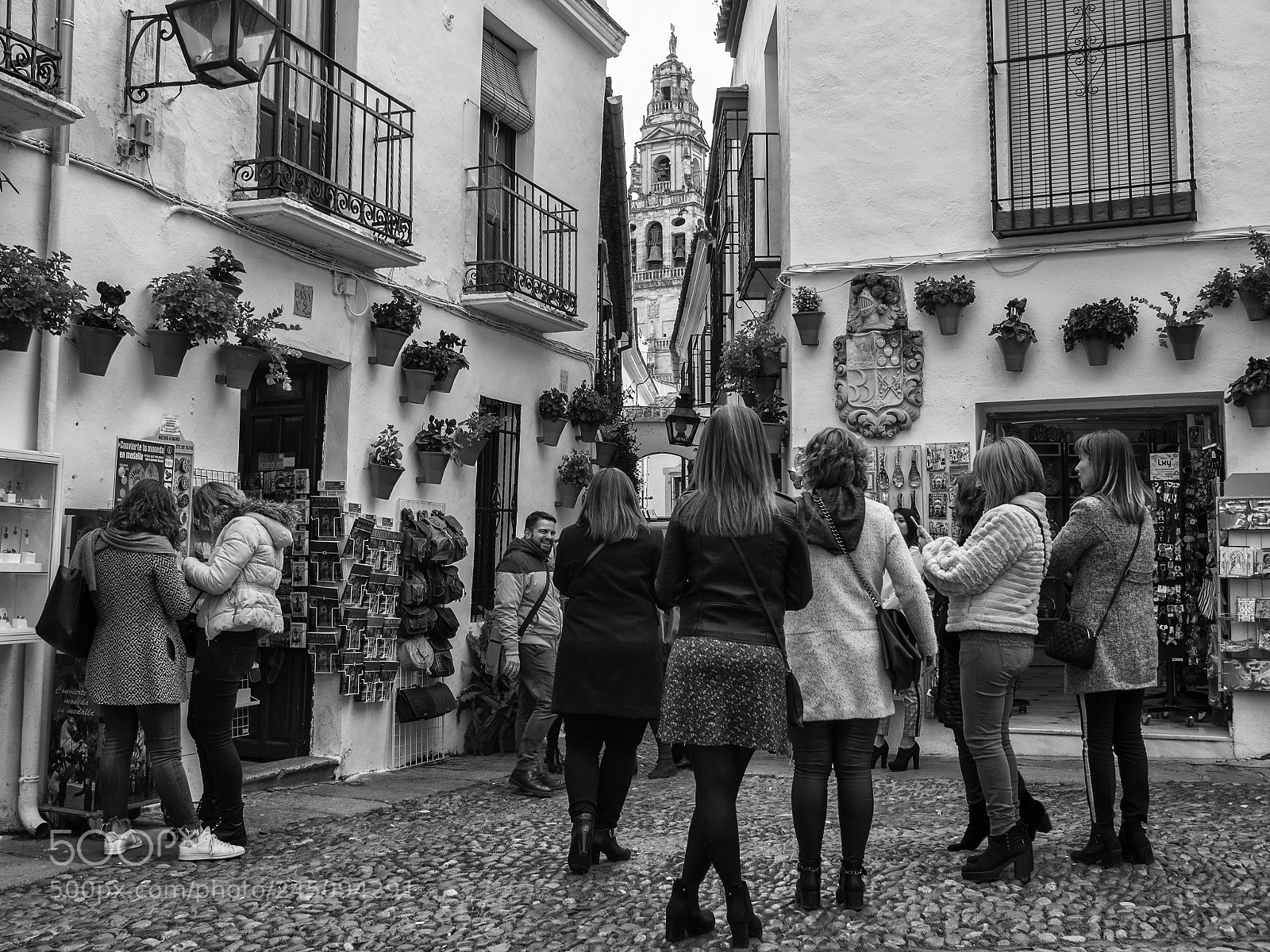 Olympus OM-D E-M1 sample photo. Calleja y plaza de photography