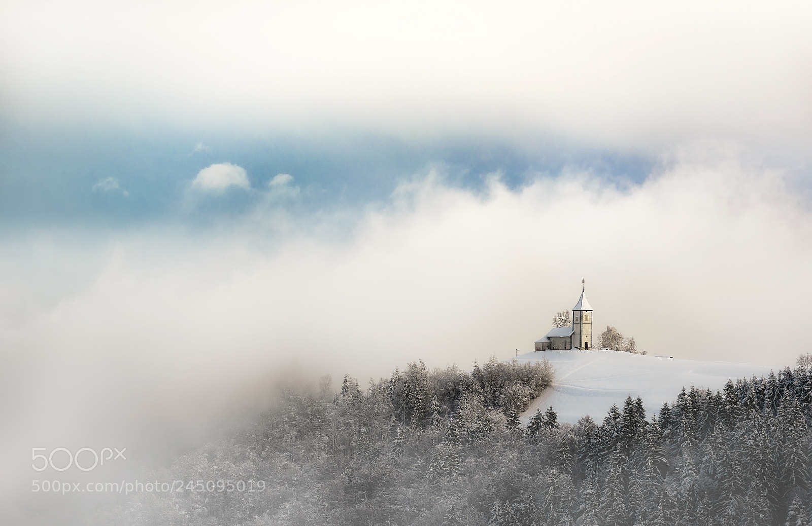 Nikon D610 sample photo. Jamnik... surrounded by clouds... photography