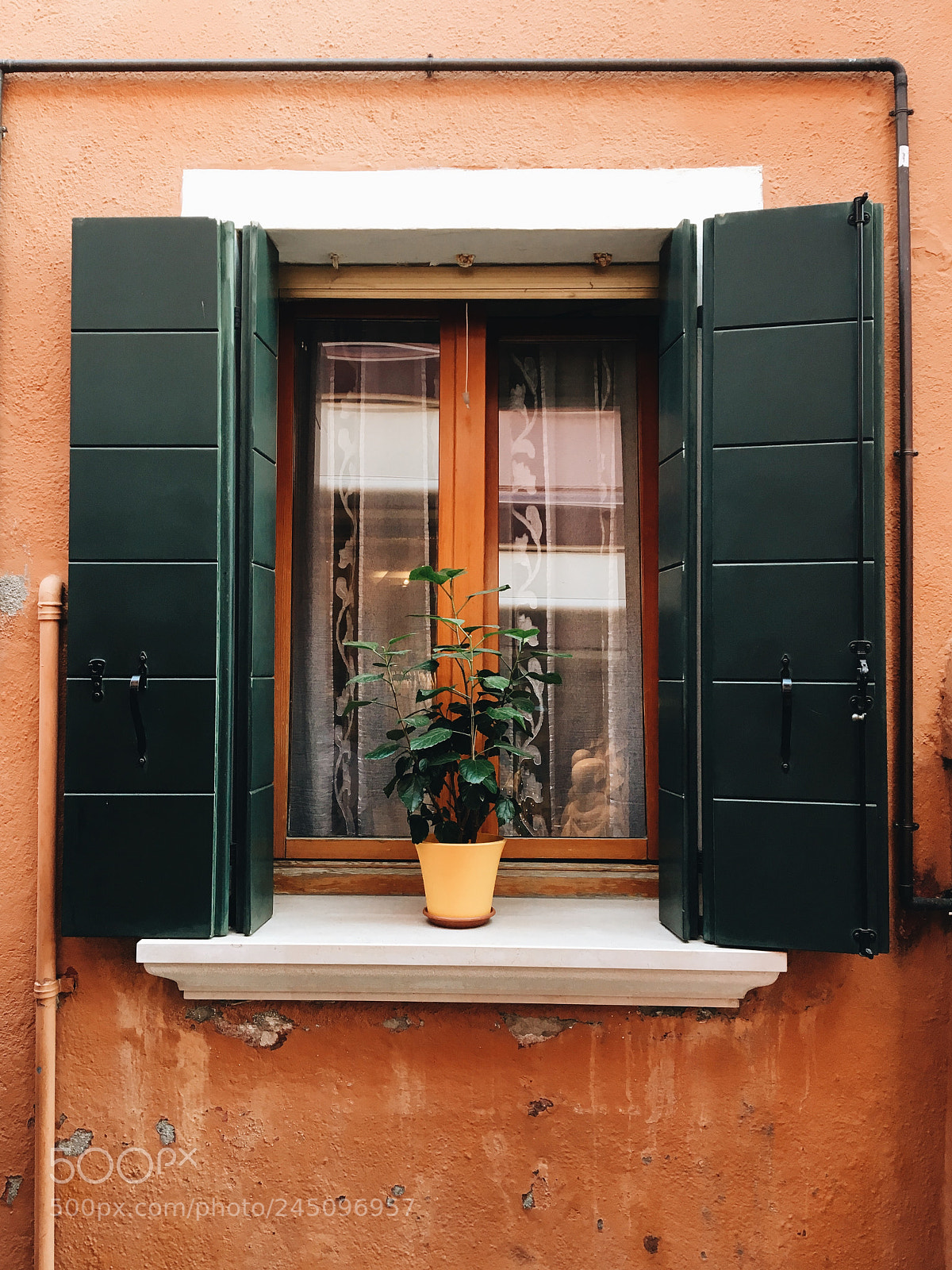 Apple iPhone 6s sample photo. Beautiful window in burano photography