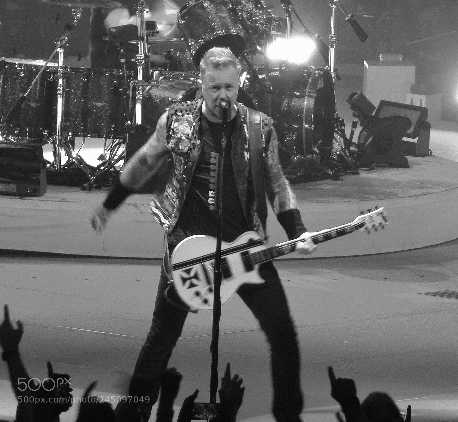 Panasonic Lumix DMC-ZS10 (Lumix DMC-TZ20 / Lumix DMC-TZ22) sample photo. Metallica from a distance photography