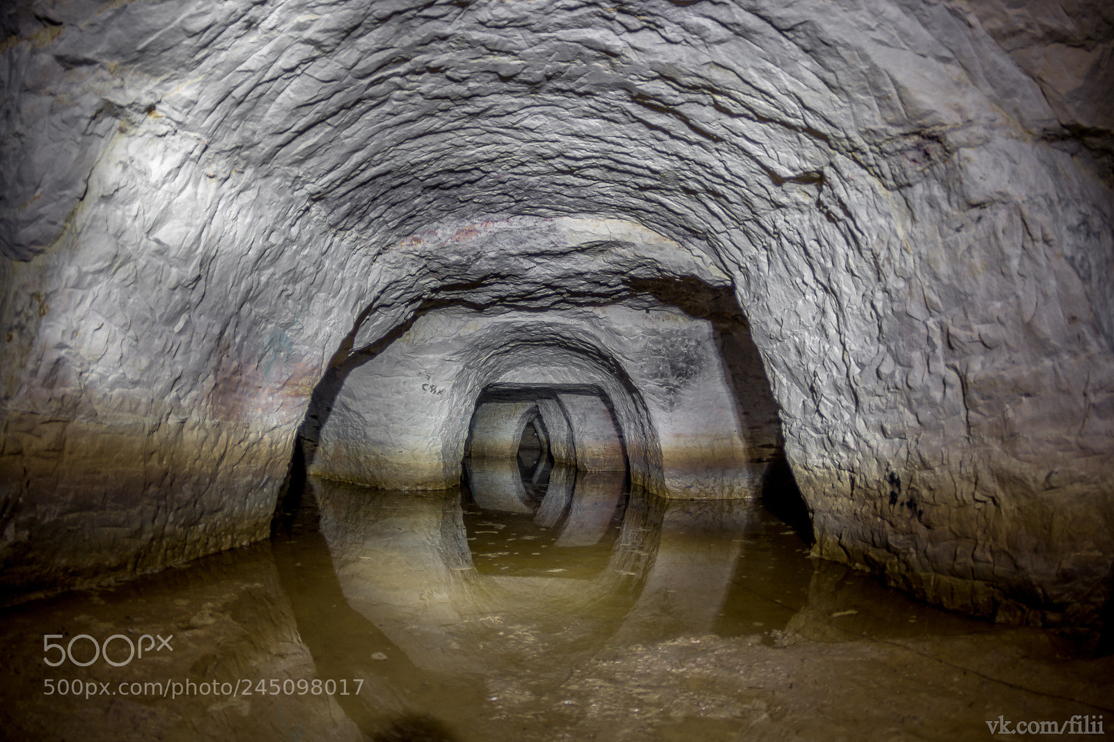 Canon EOS 1200D (EOS Rebel T5 / EOS Kiss X70 / EOS Hi) sample photo. Flooded catacombs photography