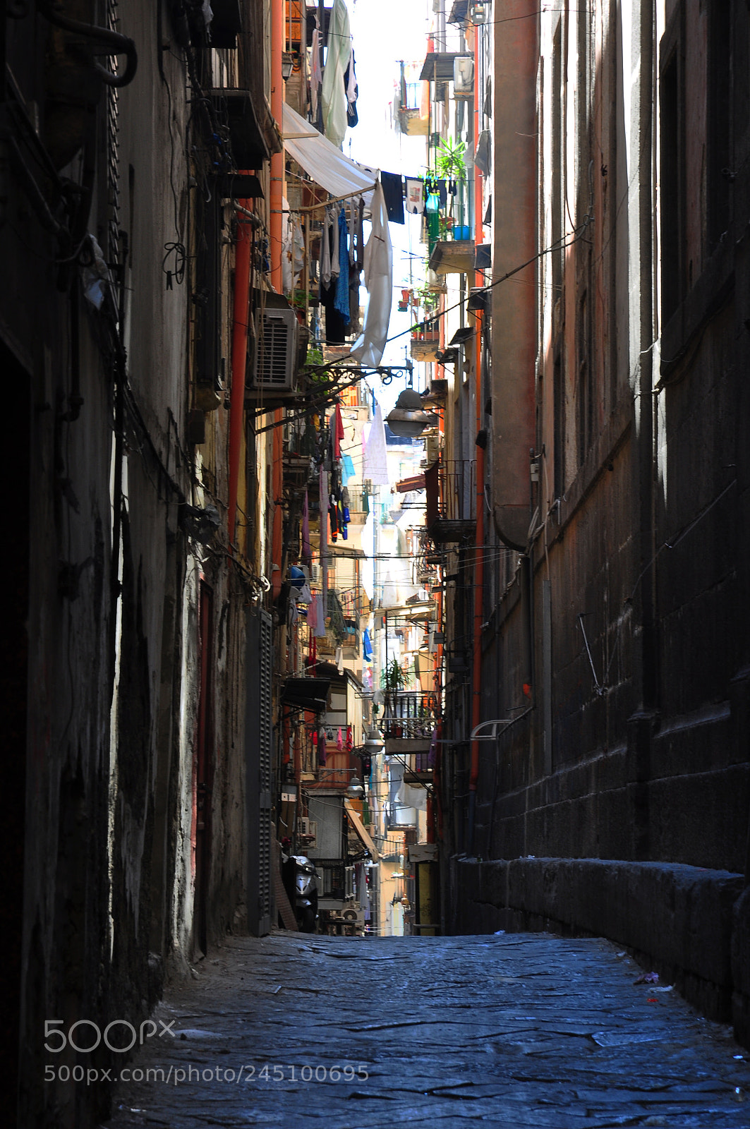 Nikon D90 sample photo. Streets of napoli photography