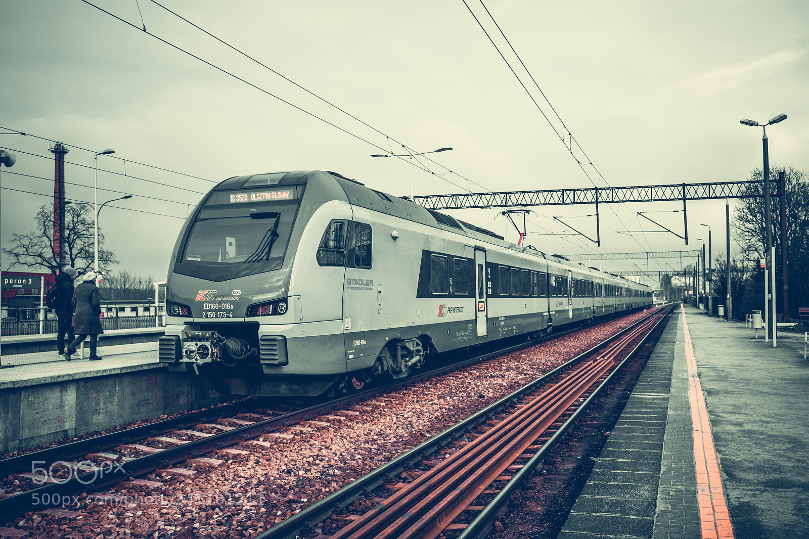 Canon EOS 6D Mark II sample photo. Morning train photography