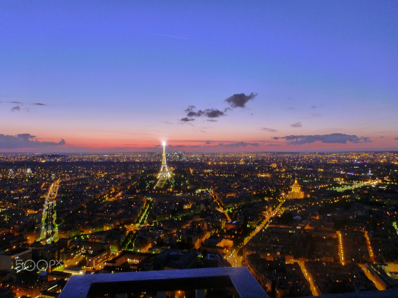 Panasonic DMC-TS3 sample photo. Tour eiffel étoilée, avec son gyrophare photography