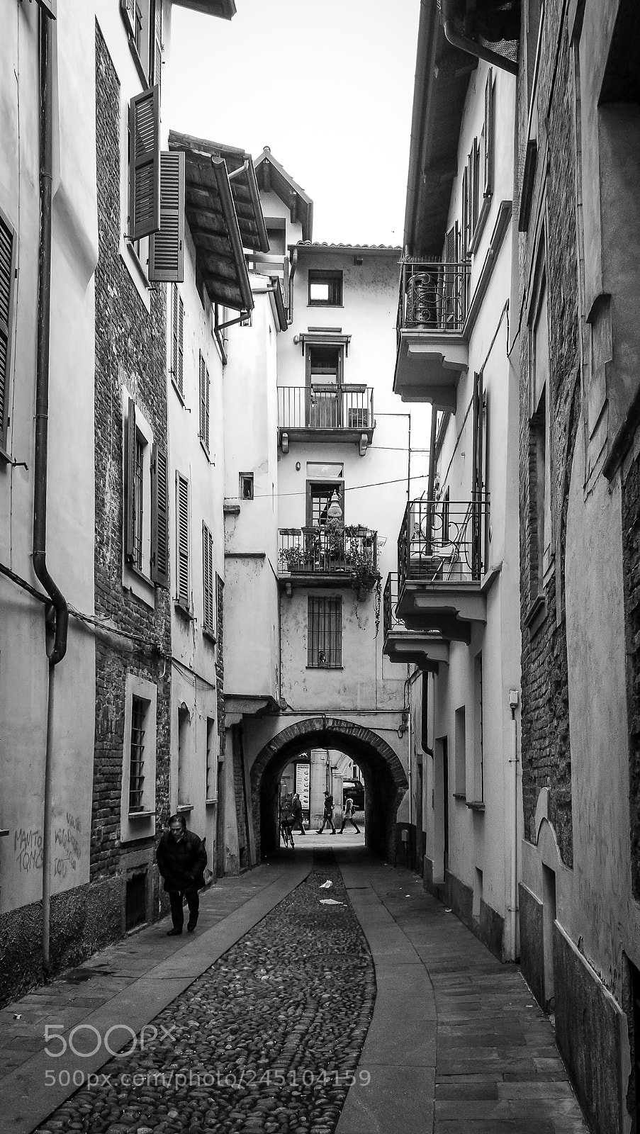 HUAWEI P9 sample photo. Via longobardi, pavia photography