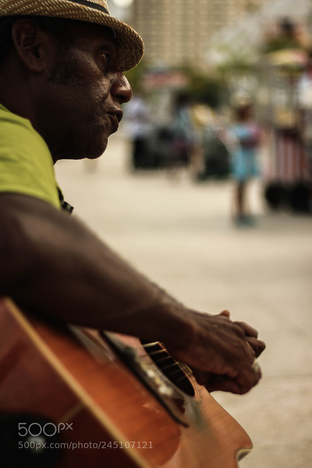 Canon EOS 550D (EOS Rebel T2i / EOS Kiss X4) sample photo. Street musician photography
