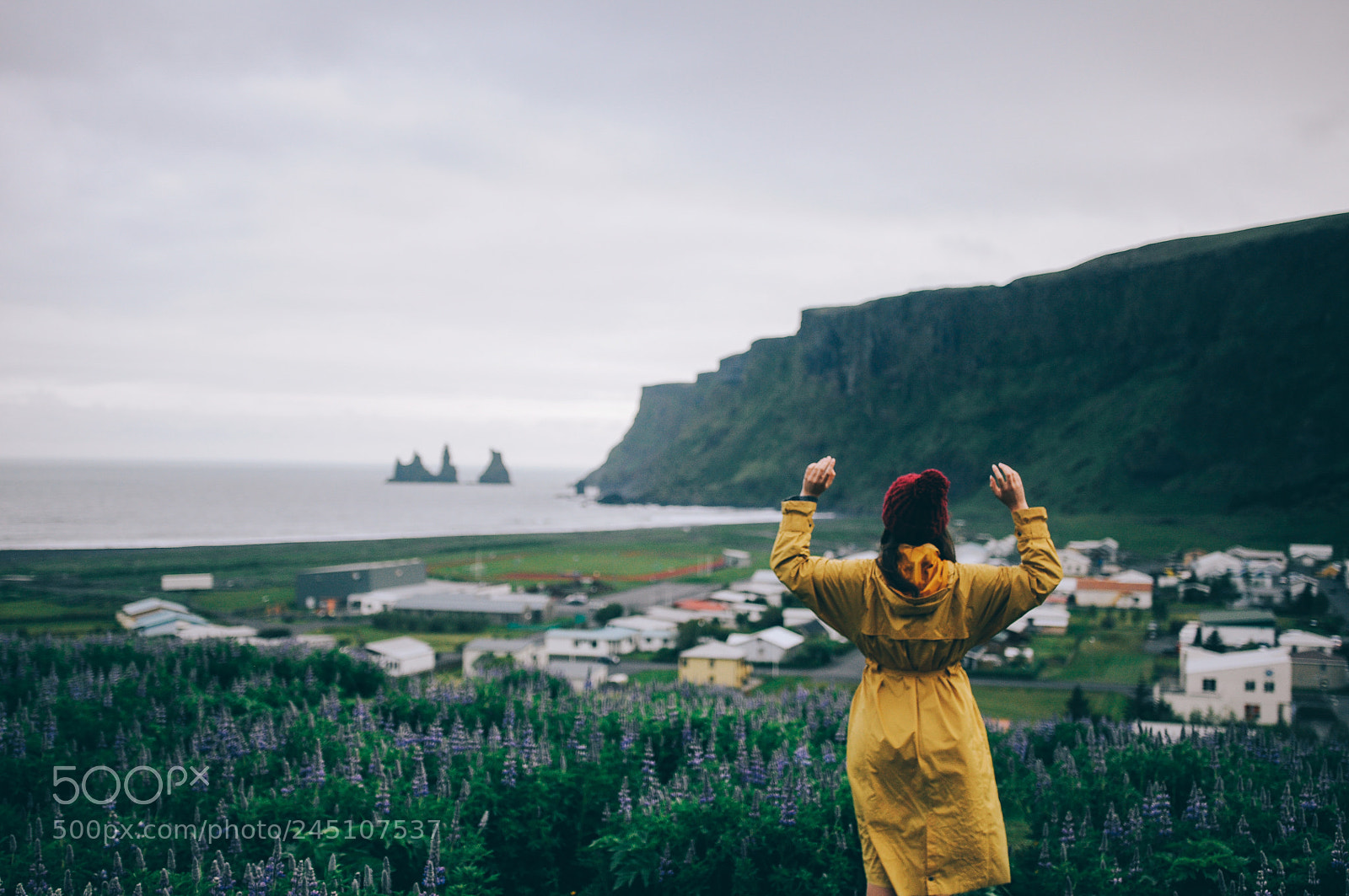 Nikon D90 sample photo. Yellow coat girl photography