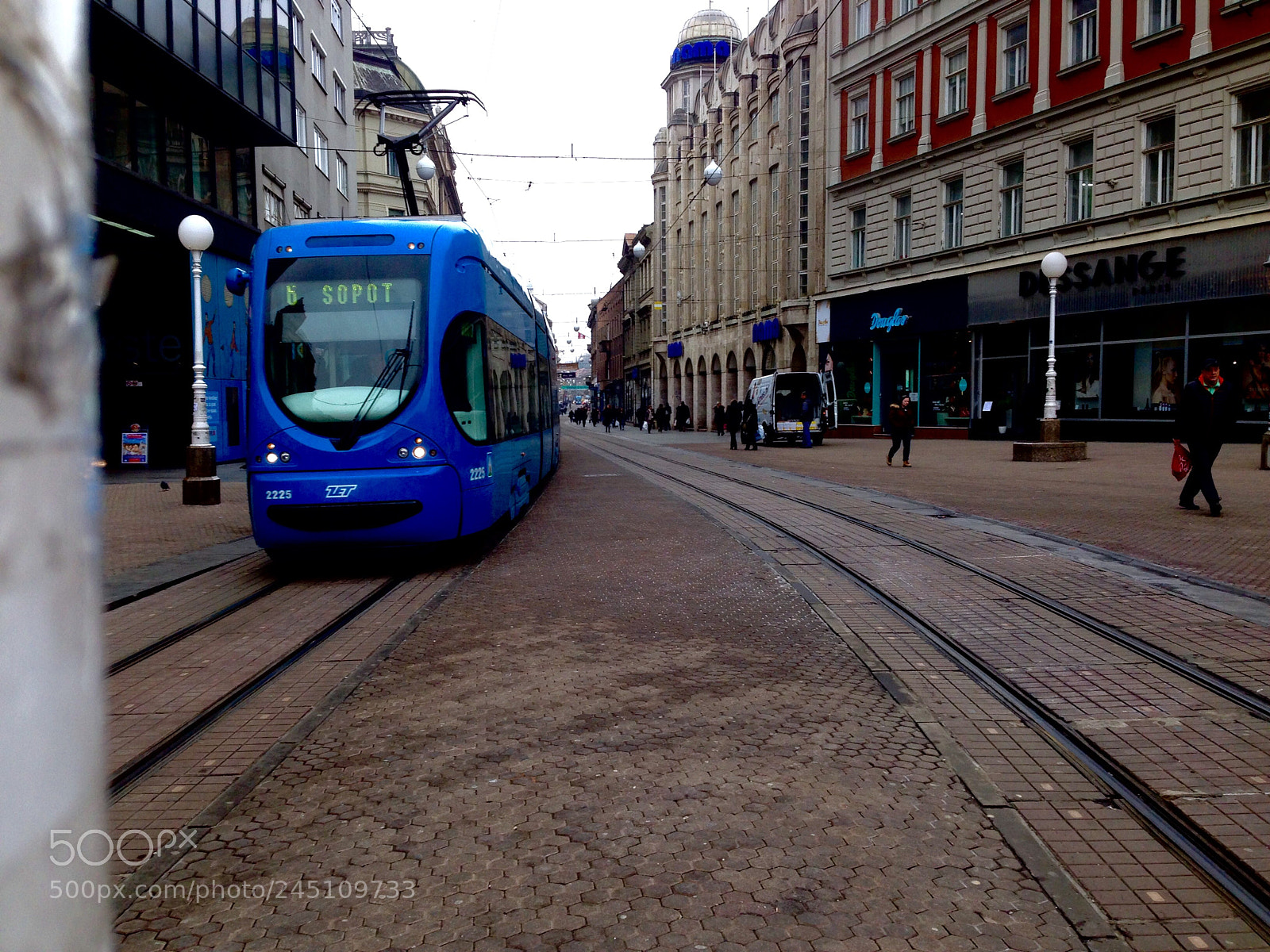Apple iPhone 5 sample photo. Tram in te center photography