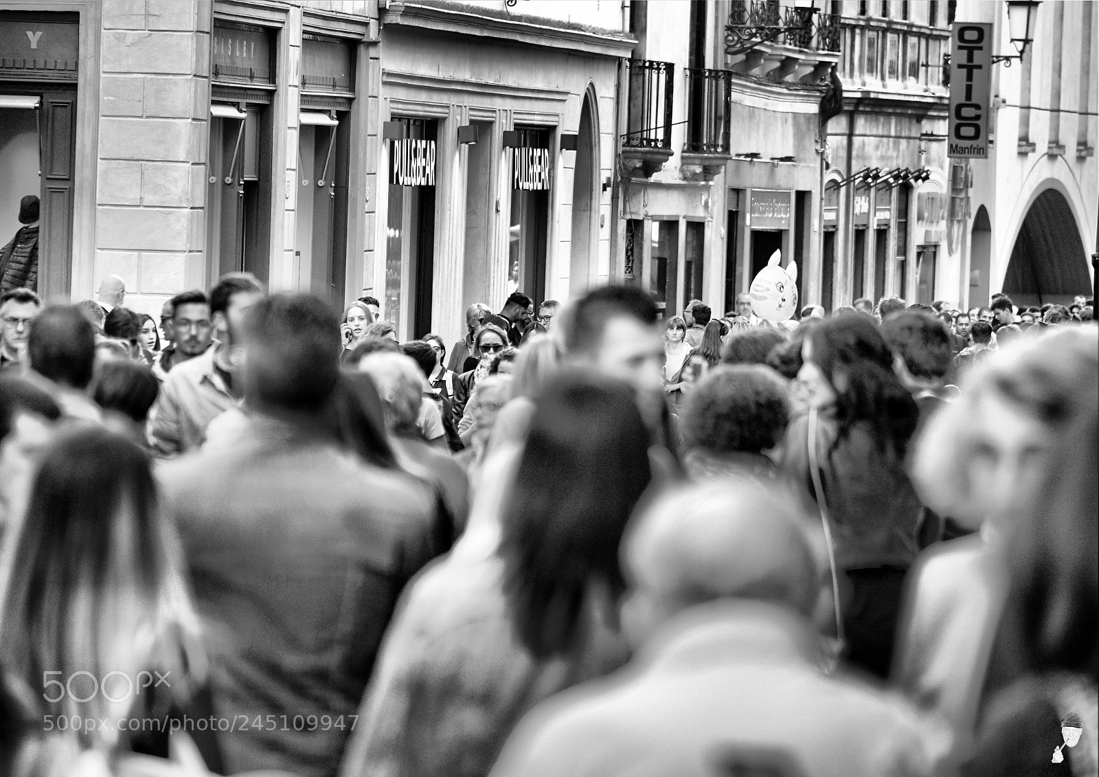 Fujifilm X-T1 sample photo. Saturday in the city photography
