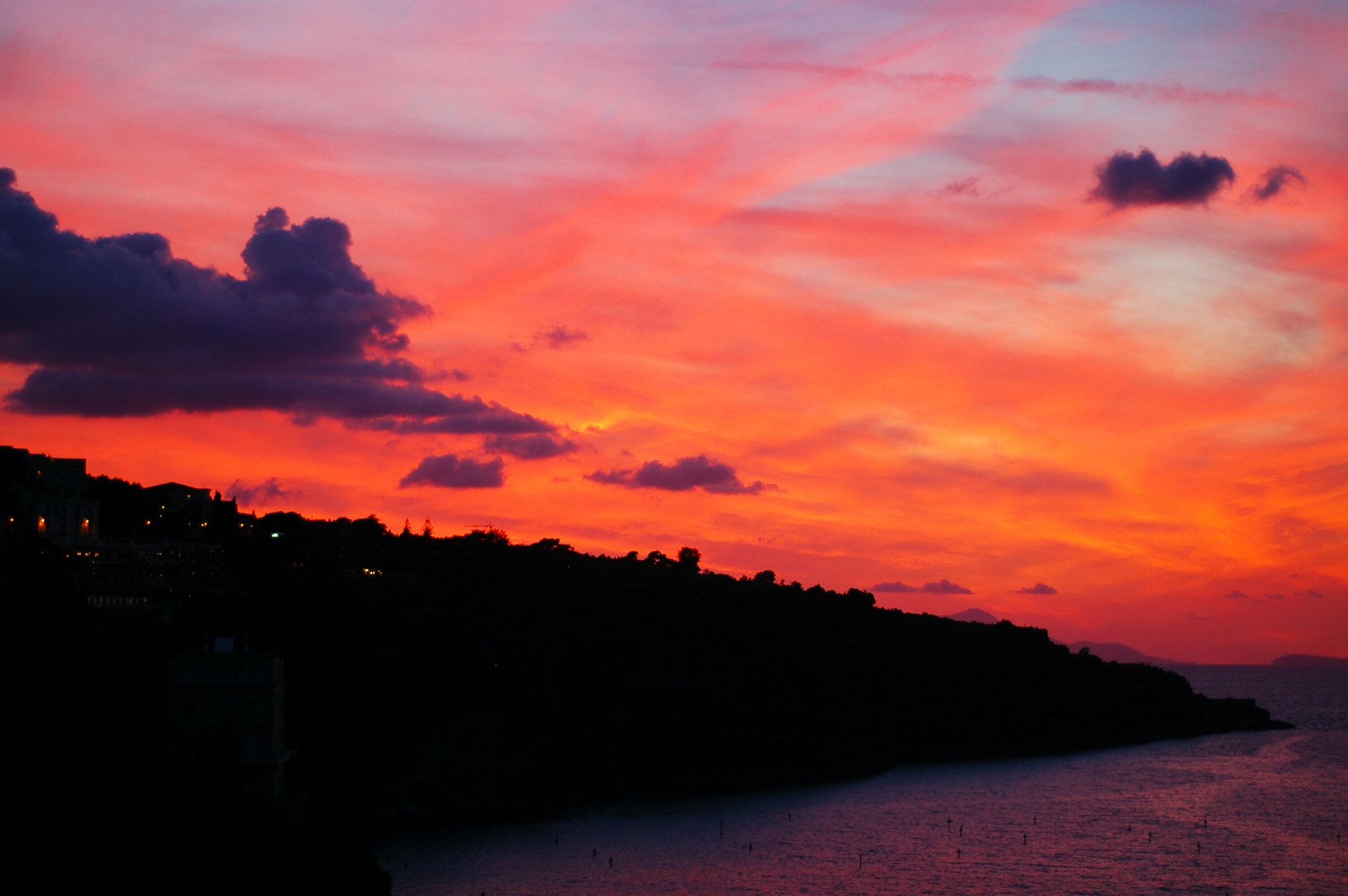 Nikon D50 + Nikon AF Nikkor 50mm F1.8D sample photo. The fire in the sky. photography