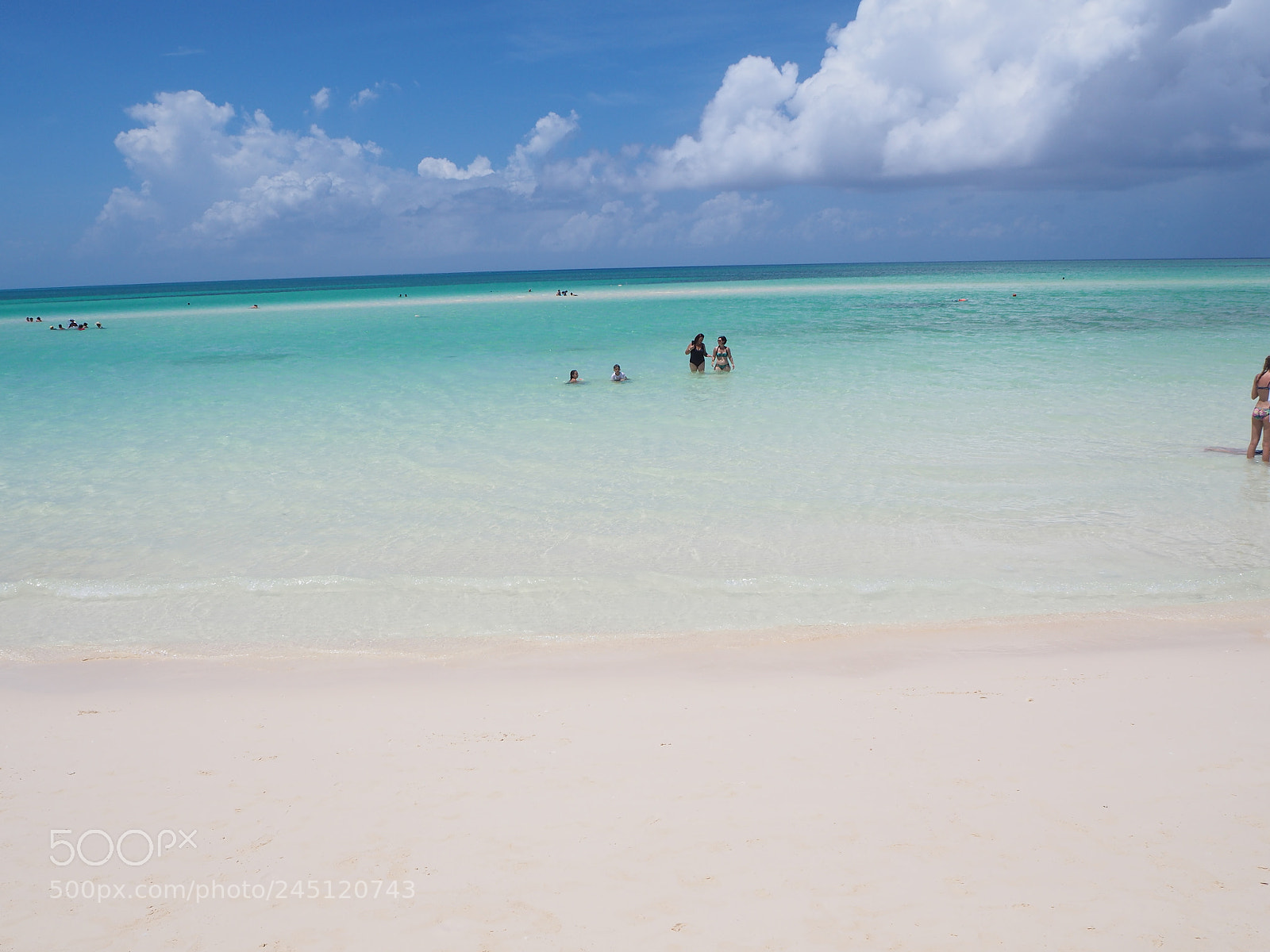 Olympus OM-D E-M10 II sample photo. Beautiful beach in cayo photography
