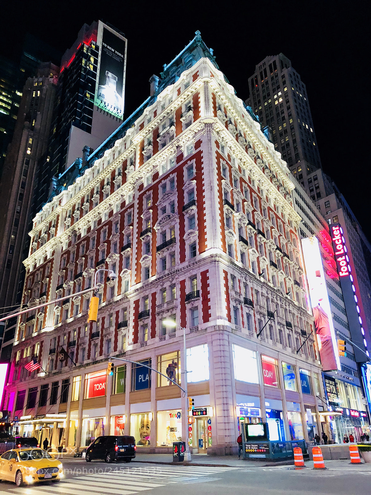 Apple iPhone X sample photo. 42nd & bdwy (knickerbocker hotel) photography
