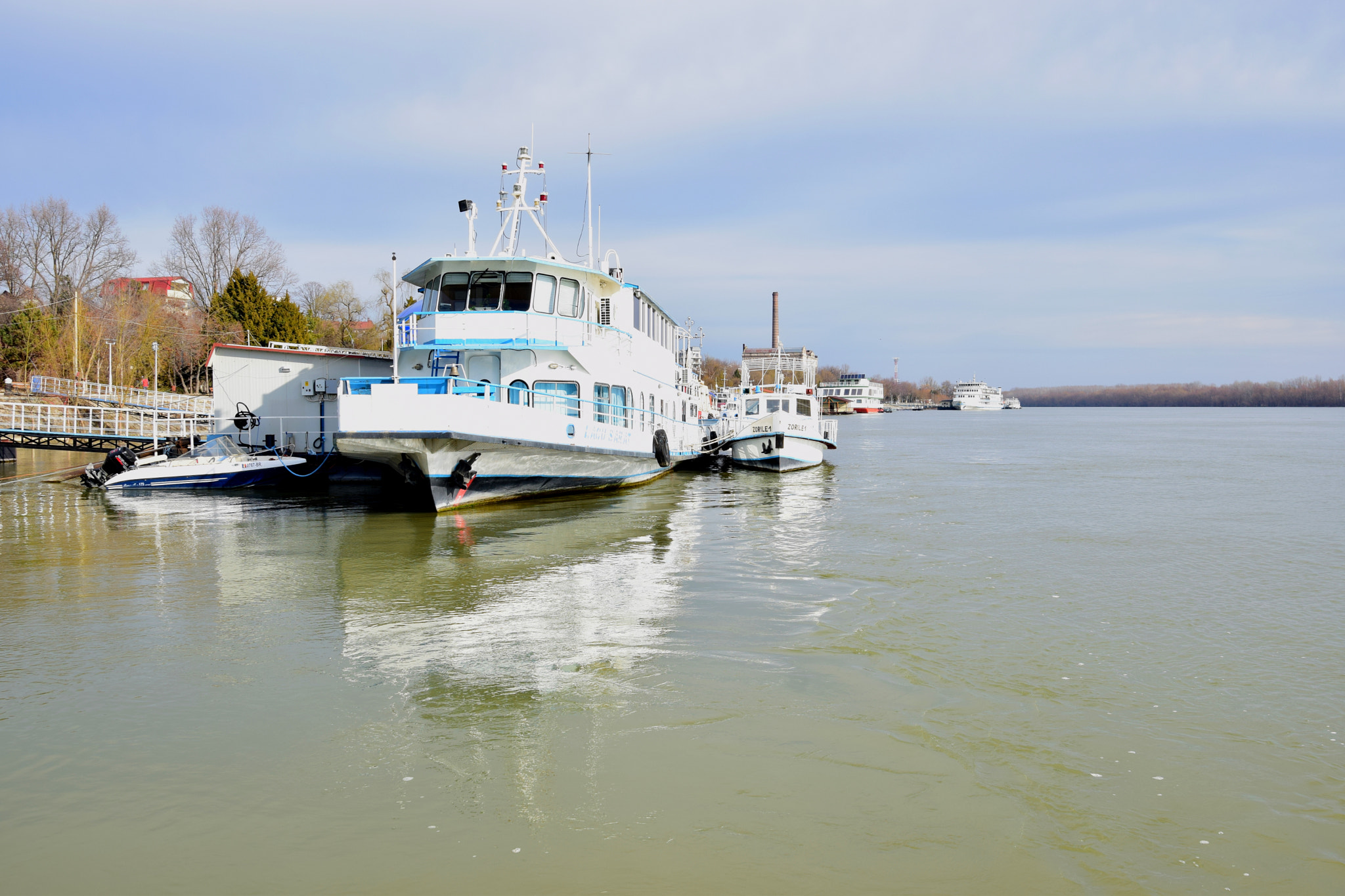 Nikon D5300 + Nikon AF-S Nikkor 20mm F1.8G ED sample photo. Danube photography