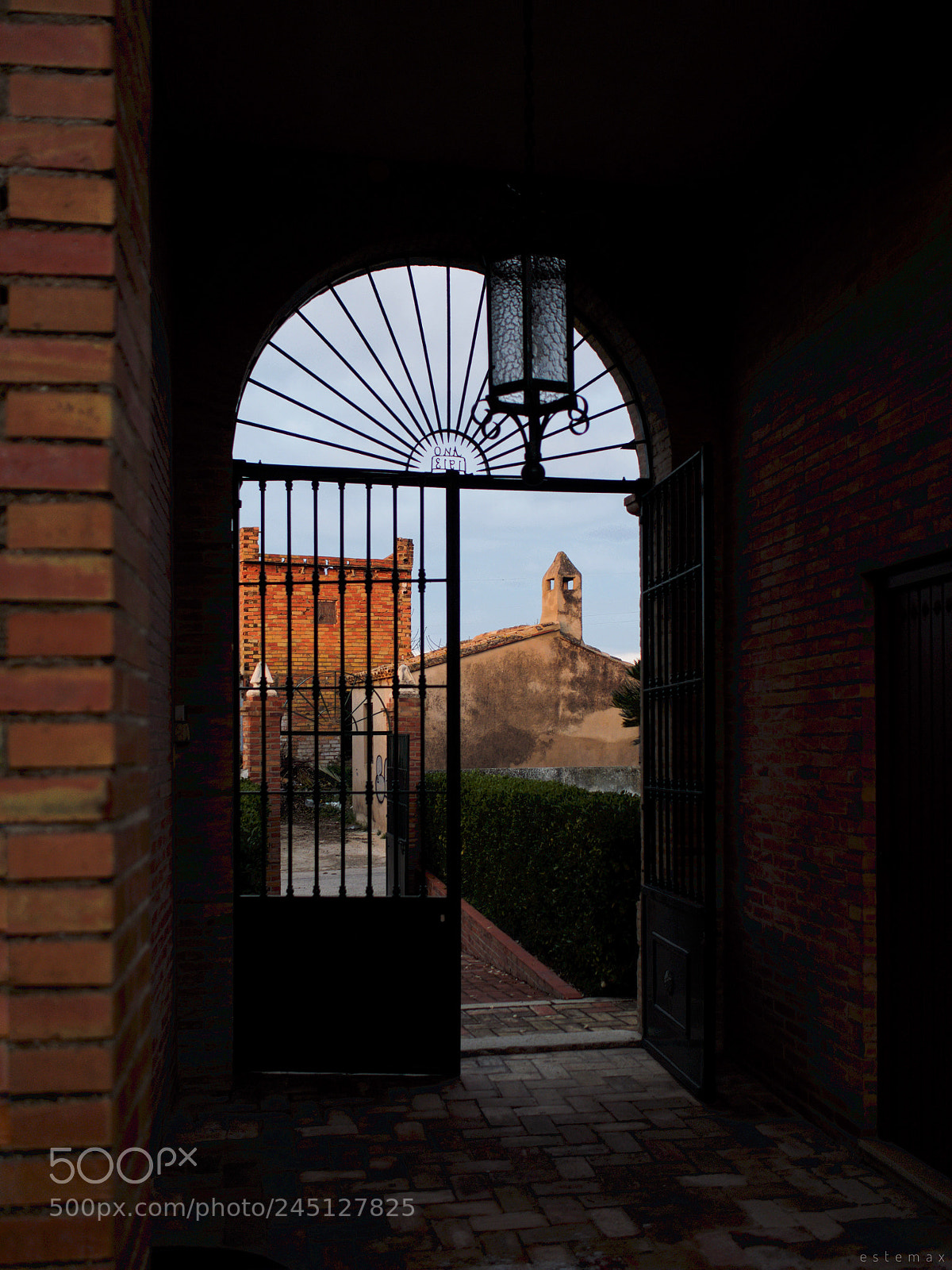 Olympus OM-D E-M1 sample photo. La puerta de los photography