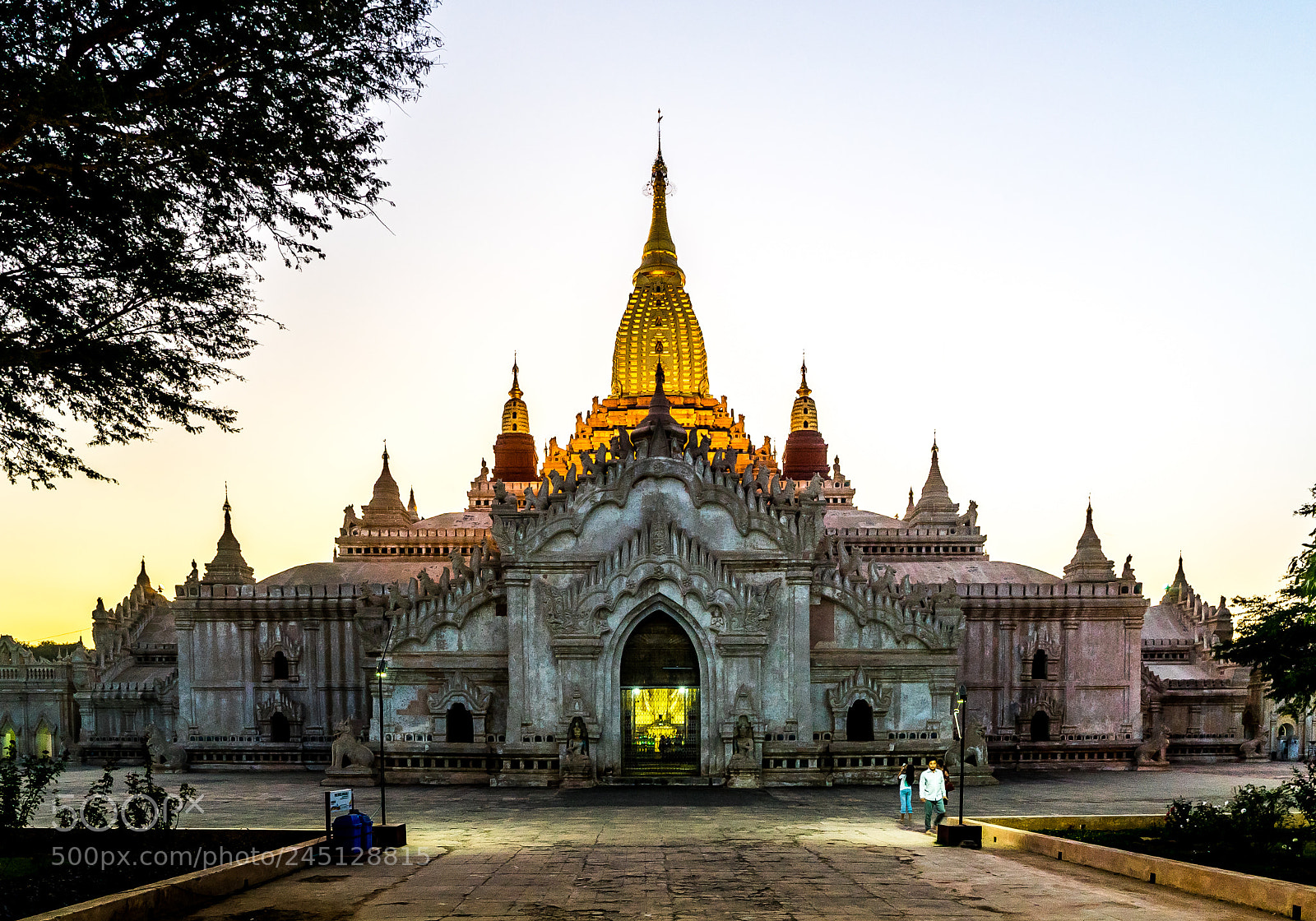 Sony a7 sample photo. Ananada pagoda at sunset photography