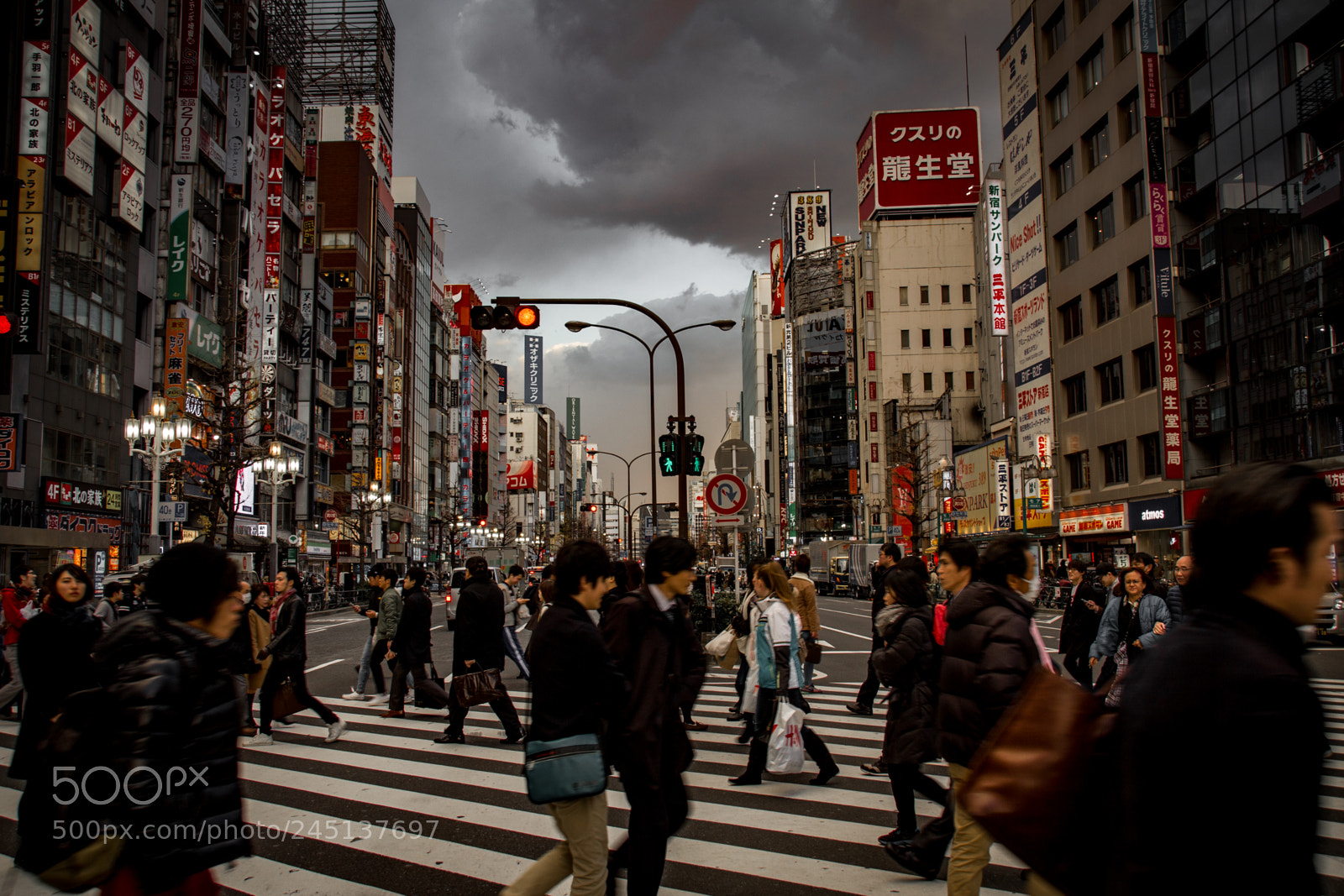 Canon EOS 550D (EOS Rebel T2i / EOS Kiss X4) sample photo. Tokyo road photography