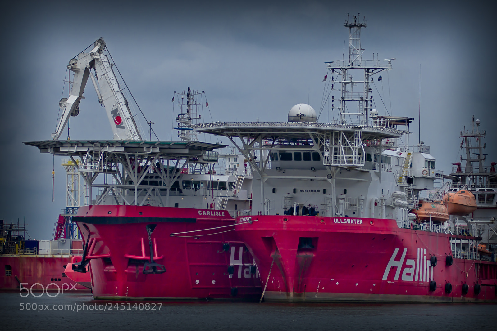 Canon EOS 60D sample photo. Bright red ships photography