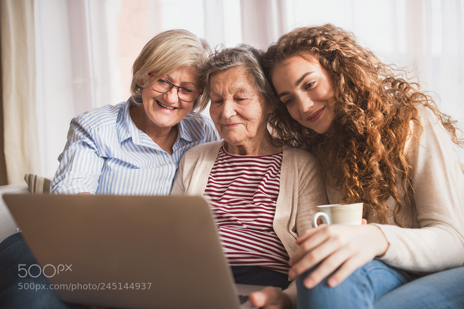 Nikon D5 sample photo. A teenage girl, mother photography