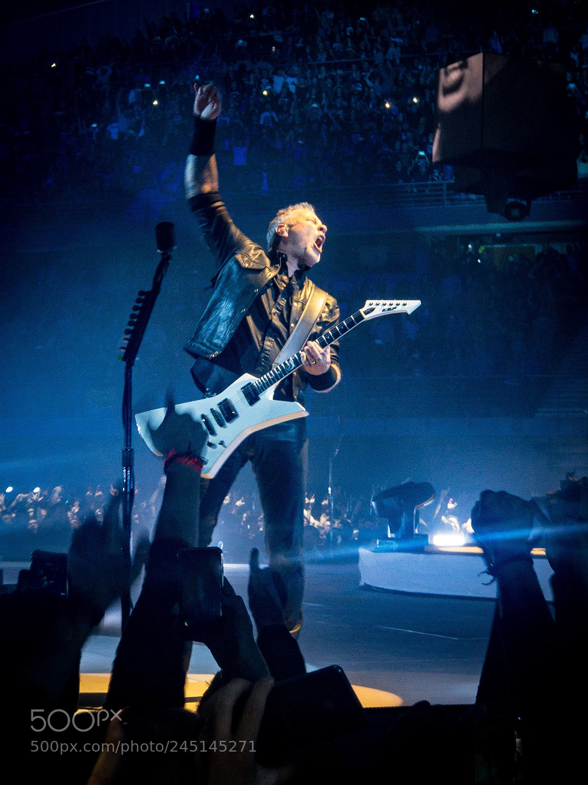 Apple iPhone 7 Plus sample photo. James hetfield performing metallica photography