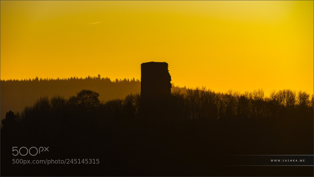 Sony a99 II sample photo. Silhouette of medieval castle photography