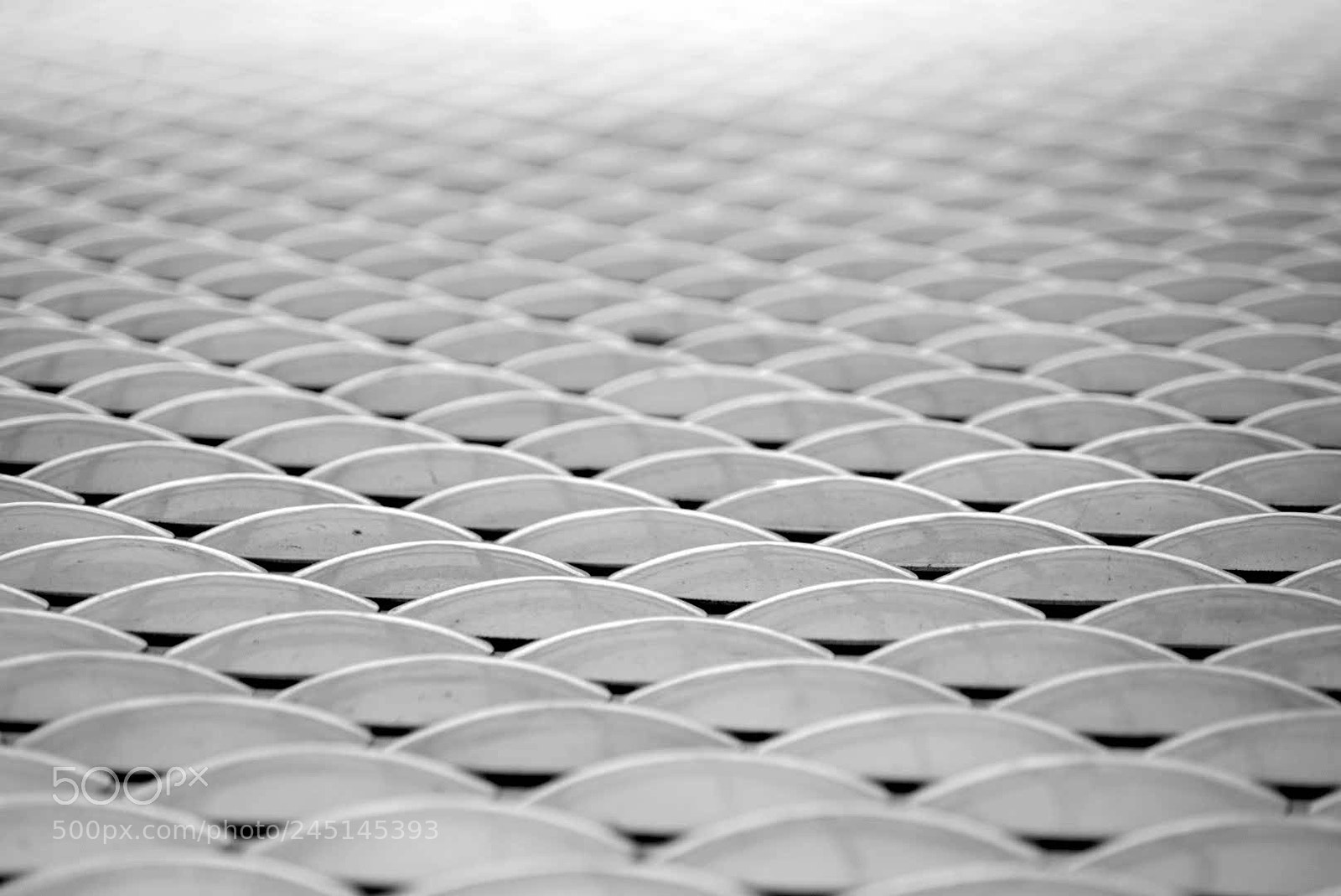 Sony a7 sample photo. Escamas de metal. centro photography