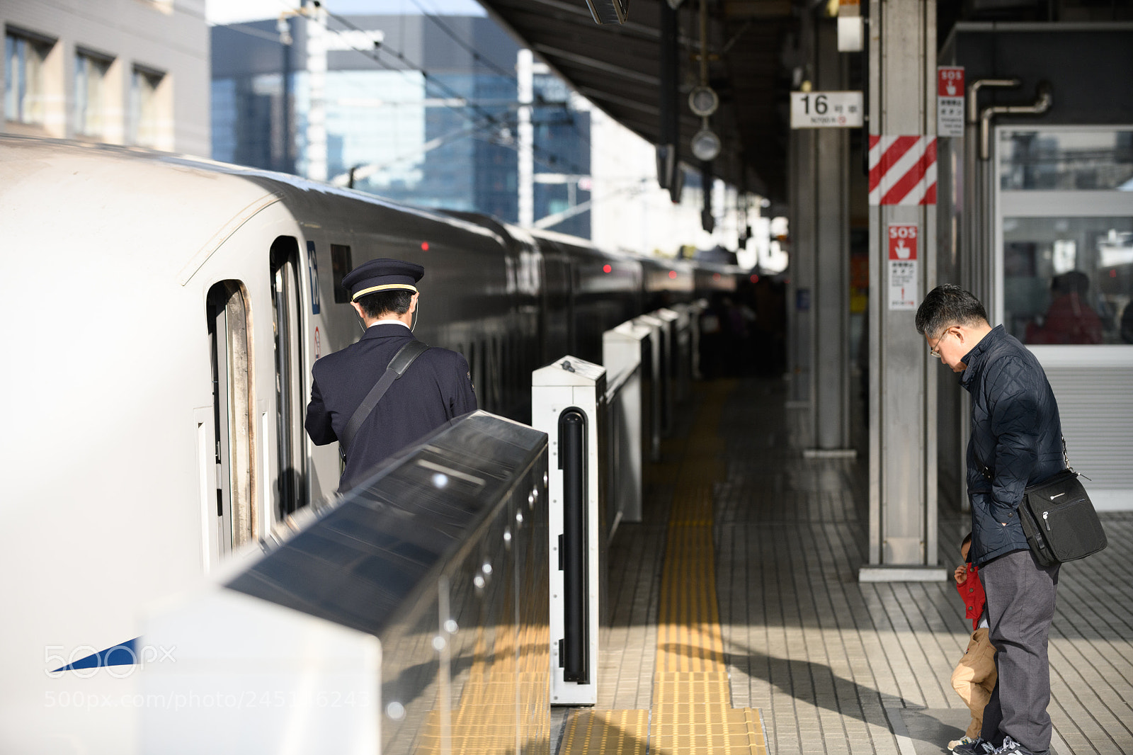 Nikon D850 sample photo. Train crew and family photography