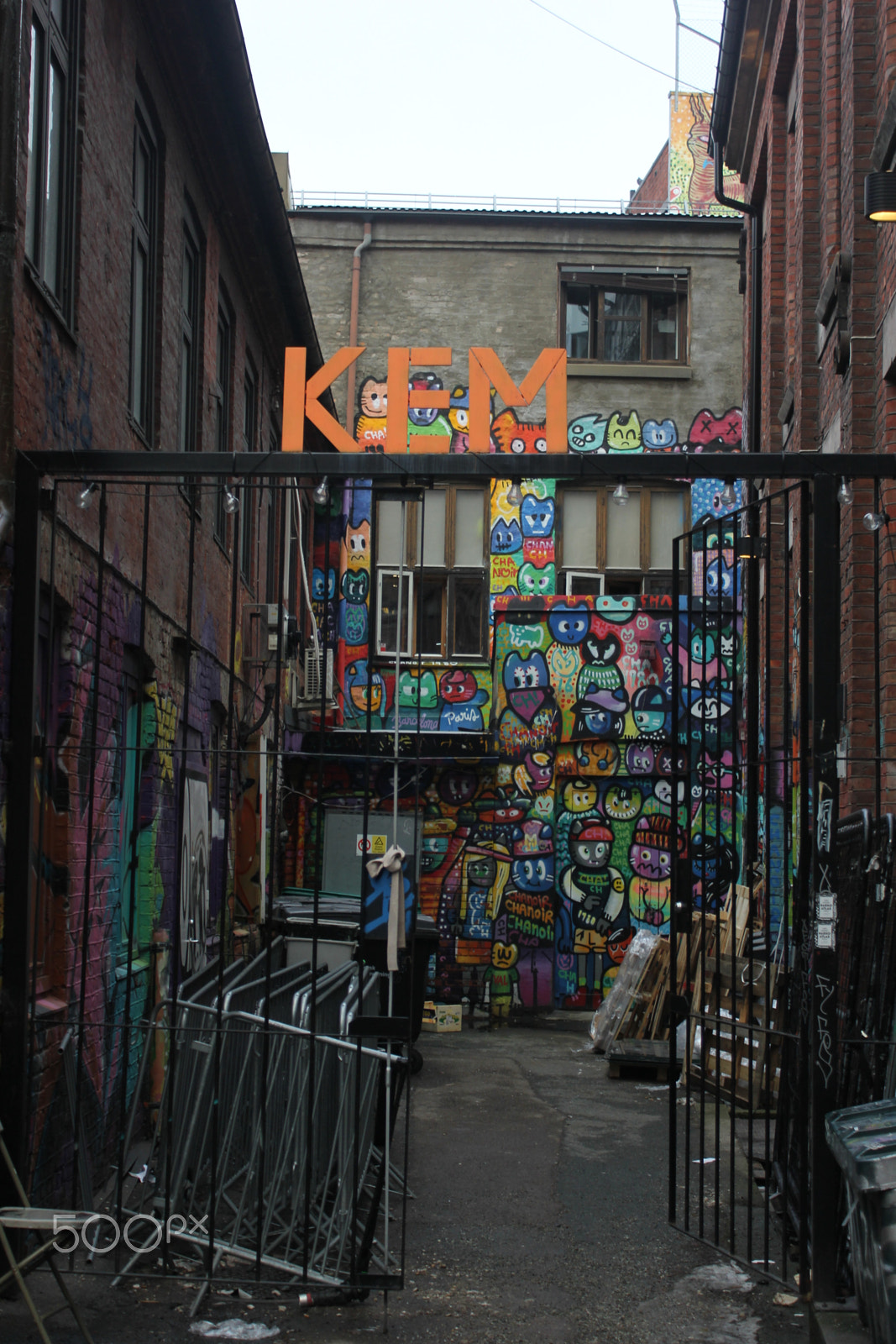 Canon EOS 550D (EOS Rebel T2i / EOS Kiss X4) sample photo. Graffiti photography