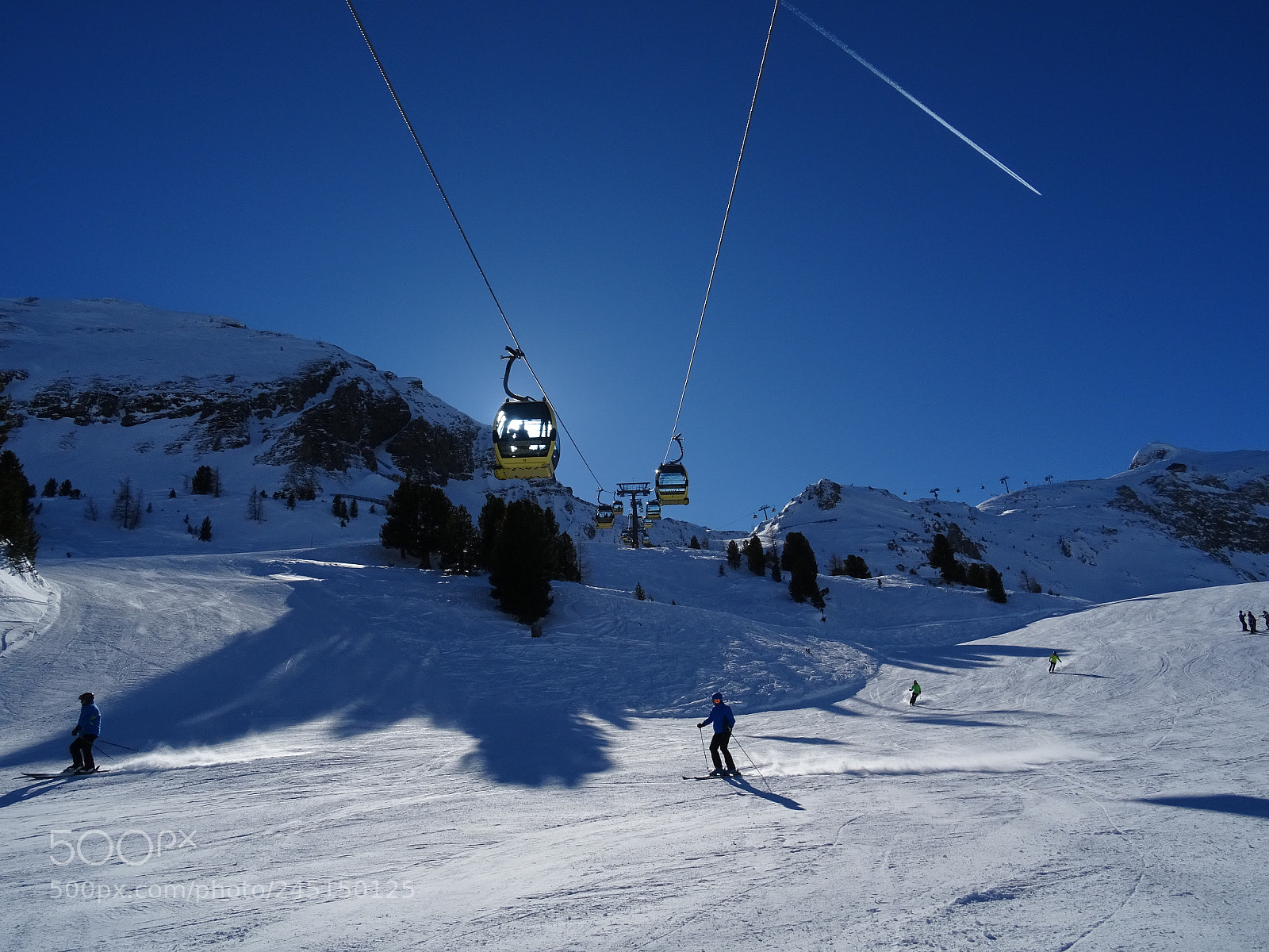 Sony DSC-HX60 sample photo. Skiing in the sun photography