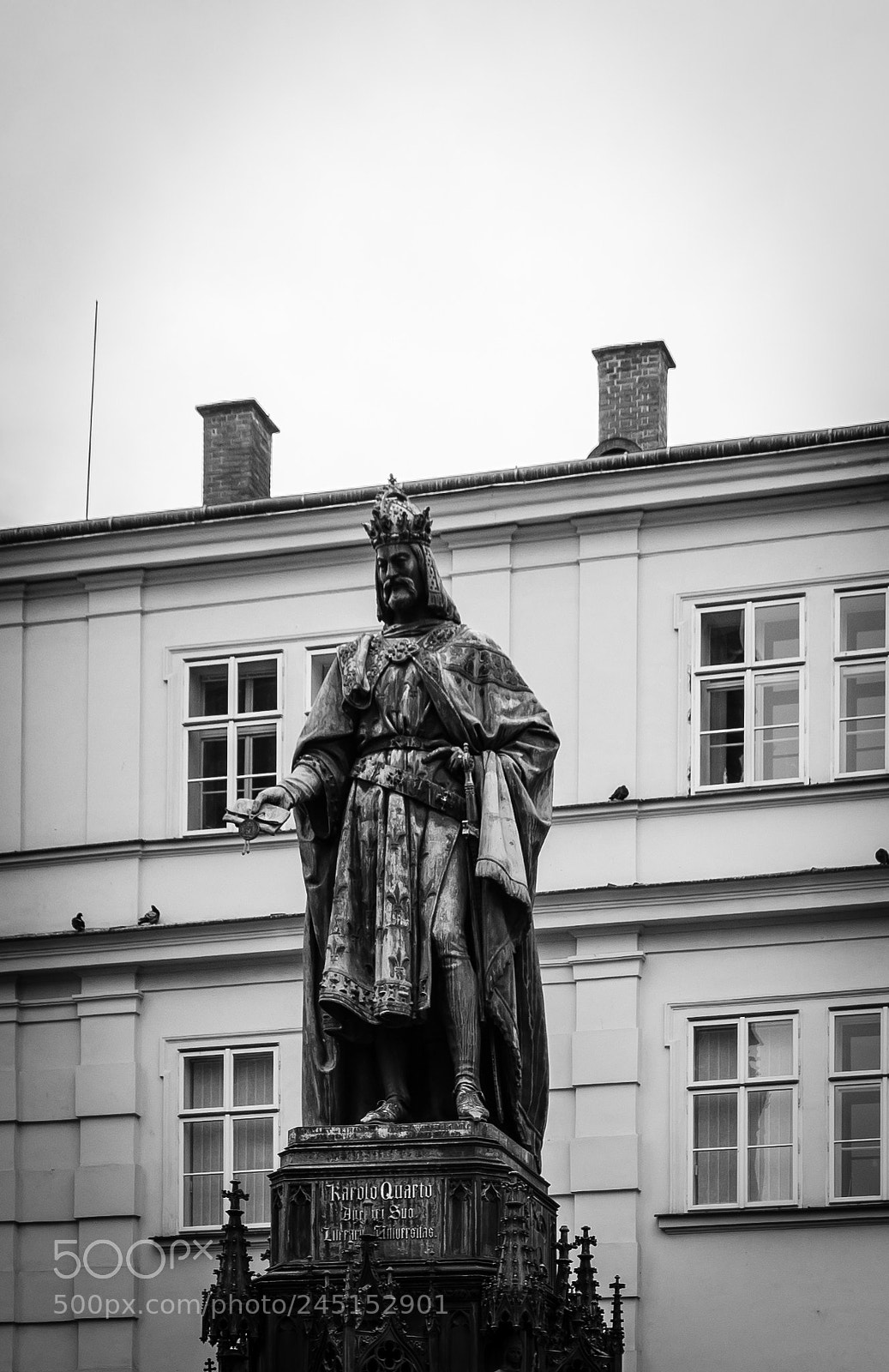 Canon EOS 1200D (EOS Rebel T5 / EOS Kiss X70 / EOS Hi) sample photo. Statue in prague photography