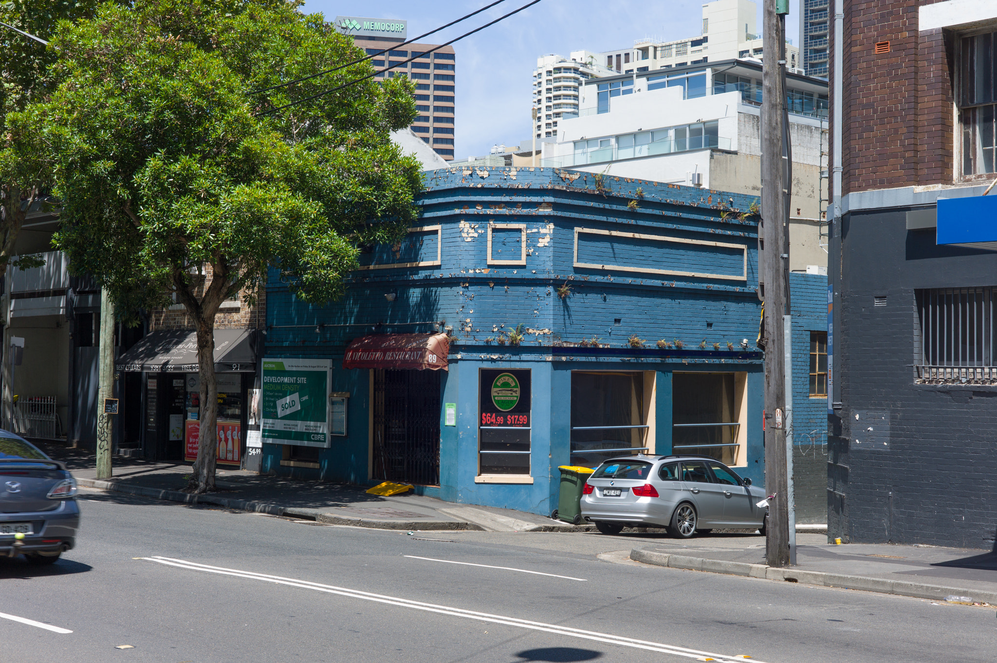 Summicron-M 50mm f/2 (IV, V) sample photo. Blue house photography