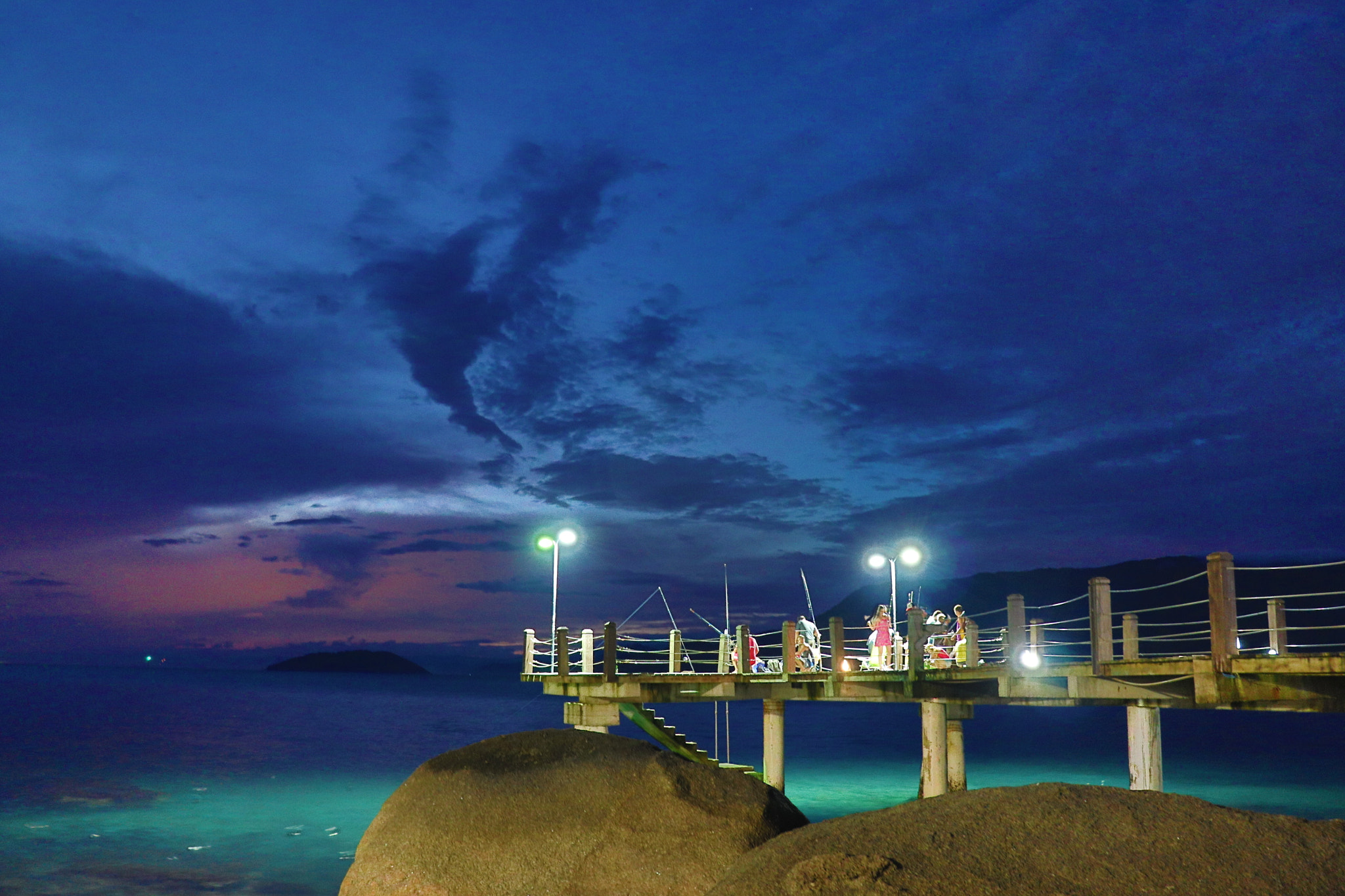 Canon EOS 800D (EOS Rebel T7i / EOS Kiss X9i) sample photo. Pier photography