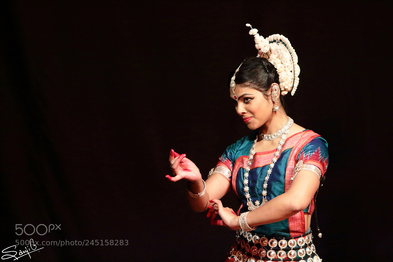 Canon EOS 1200D (EOS Rebel T5 / EOS Kiss X70 / EOS Hi) sample photo. Odissi dance photography